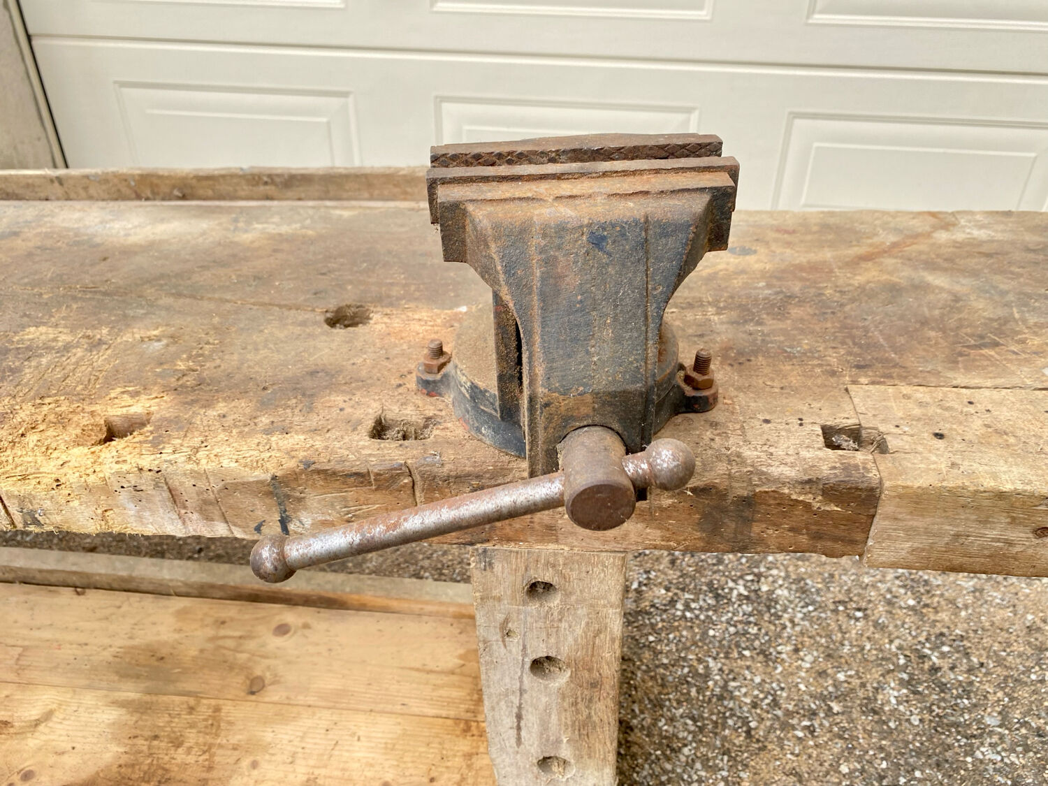 Antique French Carpenter's Workbench in Solid Beech – Early 20th Century