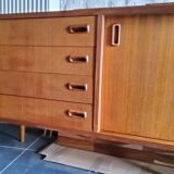 Sidbeoard with sliding doors and ceramic decoration