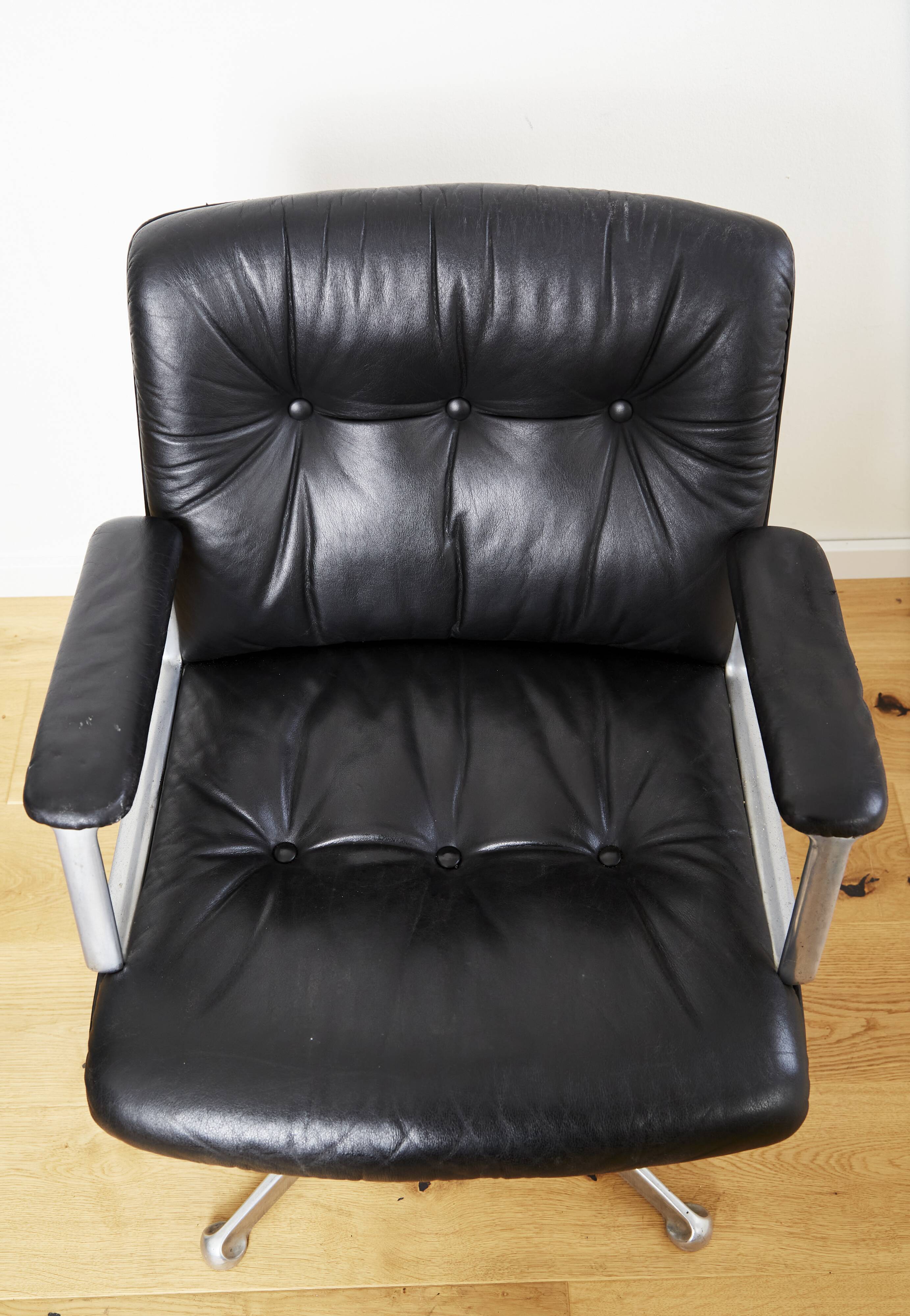 Oswaldo Borsani swivel Chair P125 for Tecno Milano