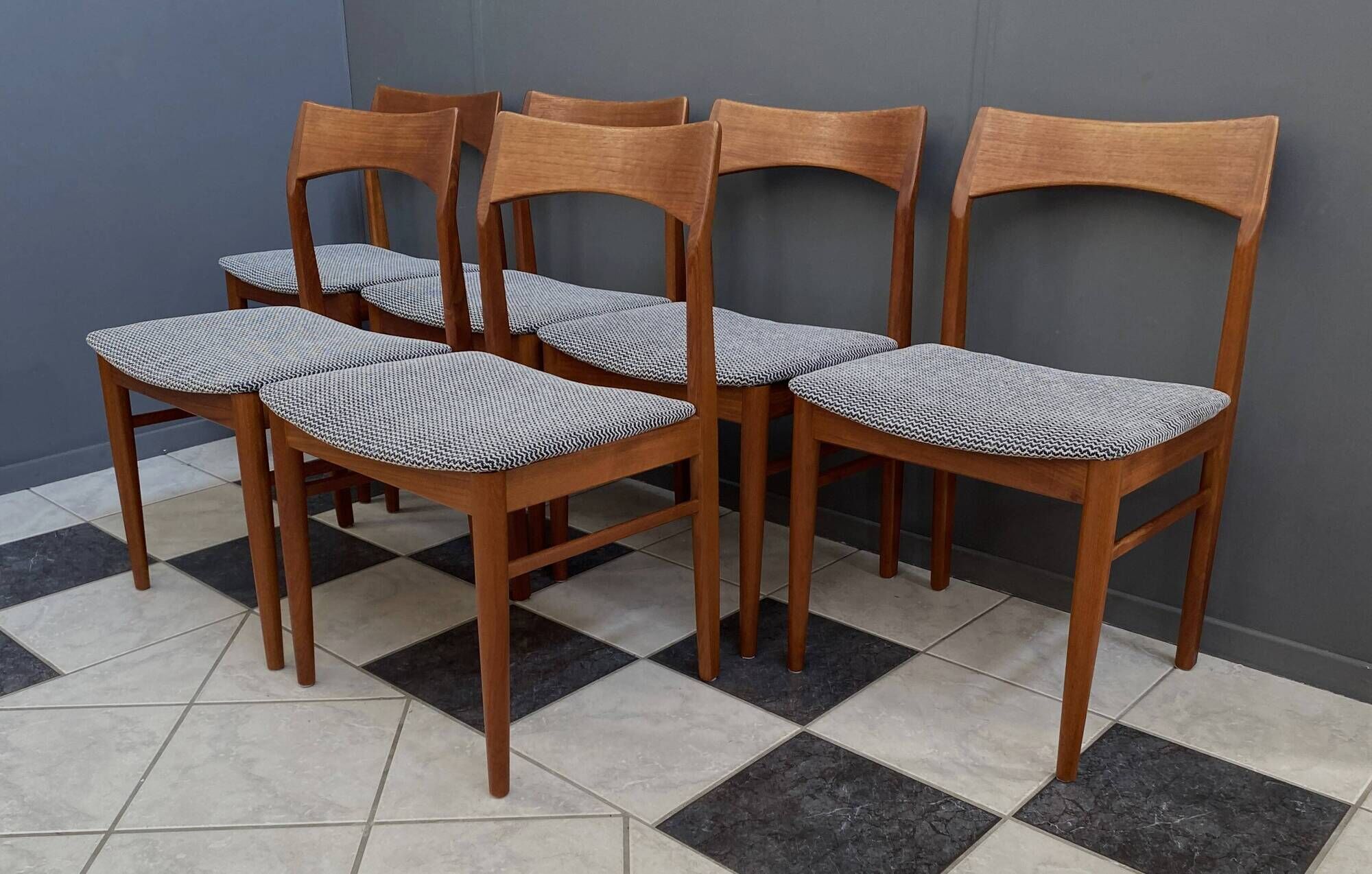 set of 6 teak dining chairs by Henning Kjaernulf 1960s