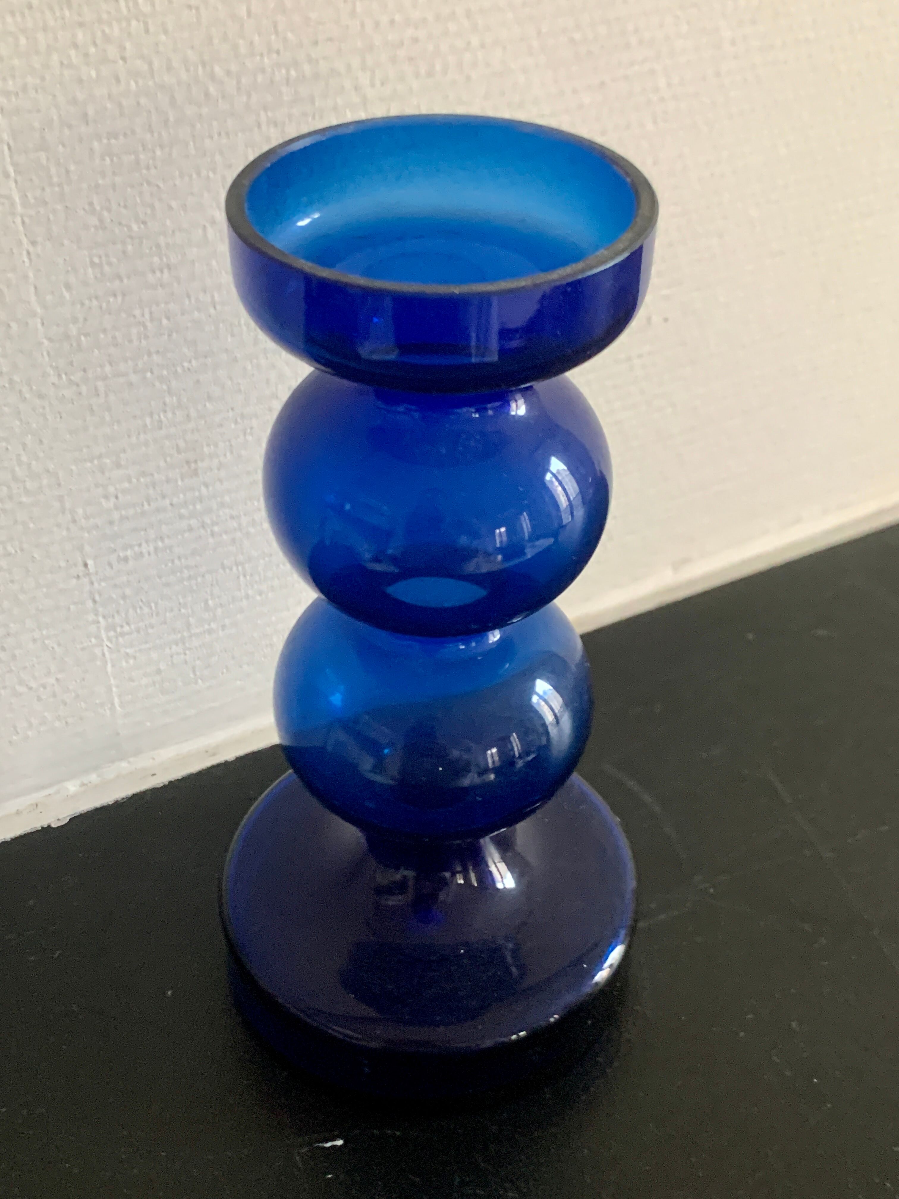 Vase bleu en verre vintage 1970