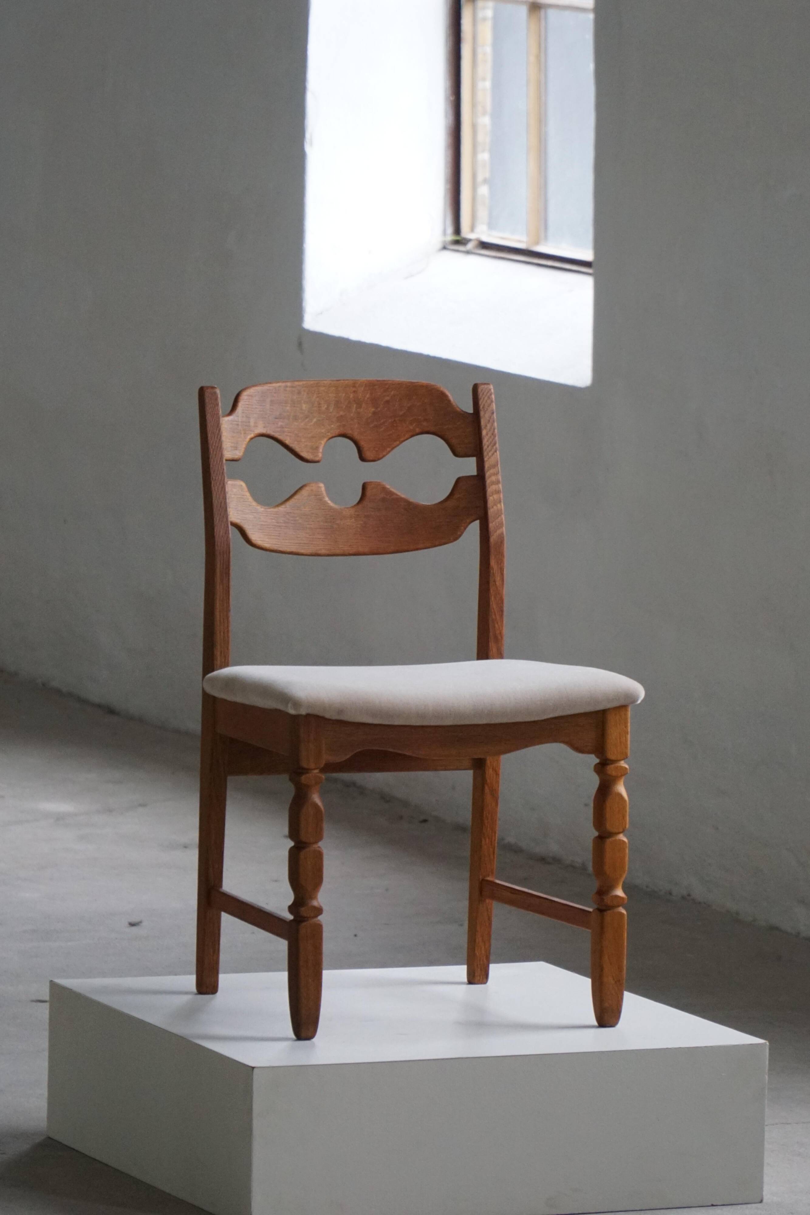 Set of 6 "Razorblade" dining chairs by Henning Kjærnulf in oak and mohair, 1960s.