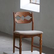 Set of 6 "Razorblade" dining chairs by Henning Kjærnulf in oak and mohair, 1960s.