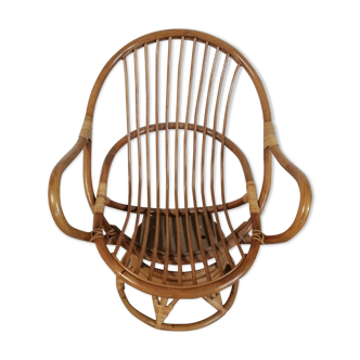 Swivel rattan chair