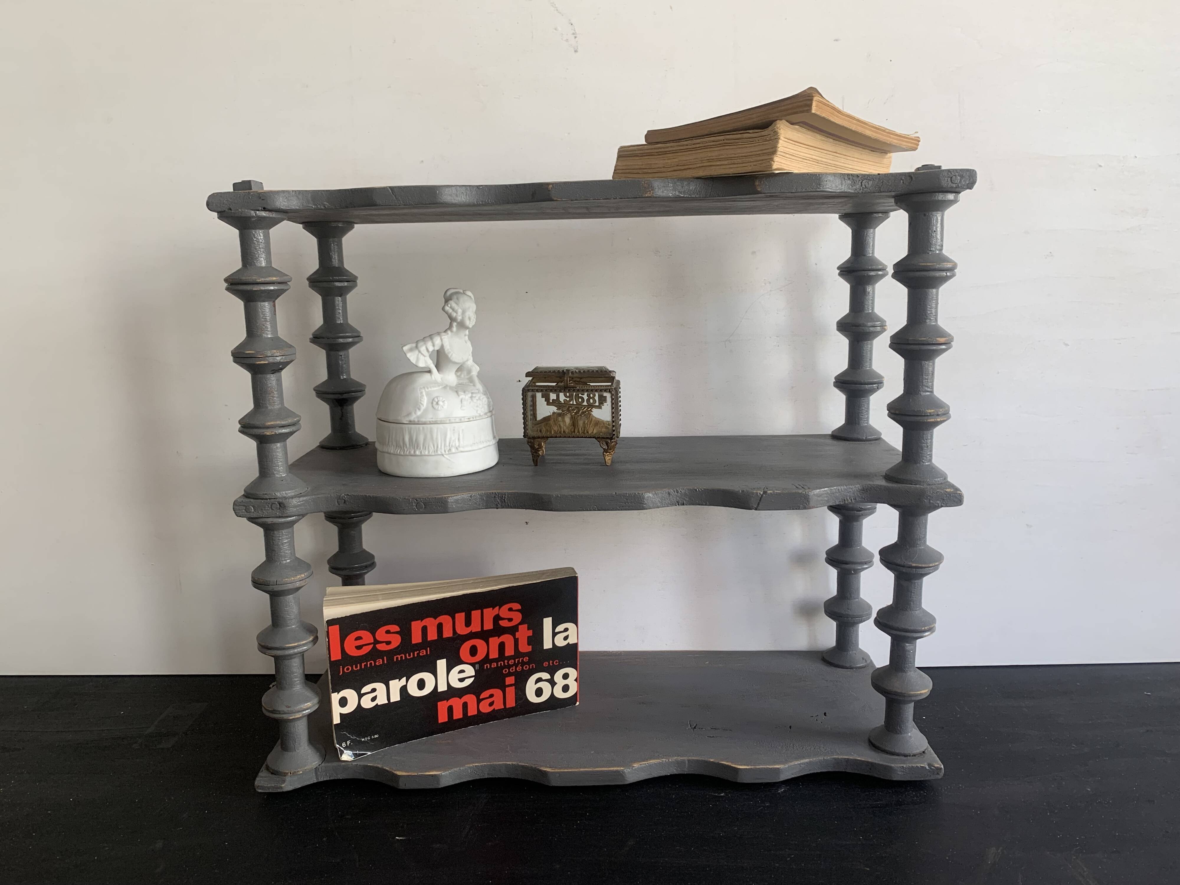 Antique grey wooden wall shelf – “bobine” model circa 1910