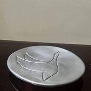 vide poche en aluminium poli, signée et estampillée dans la masse