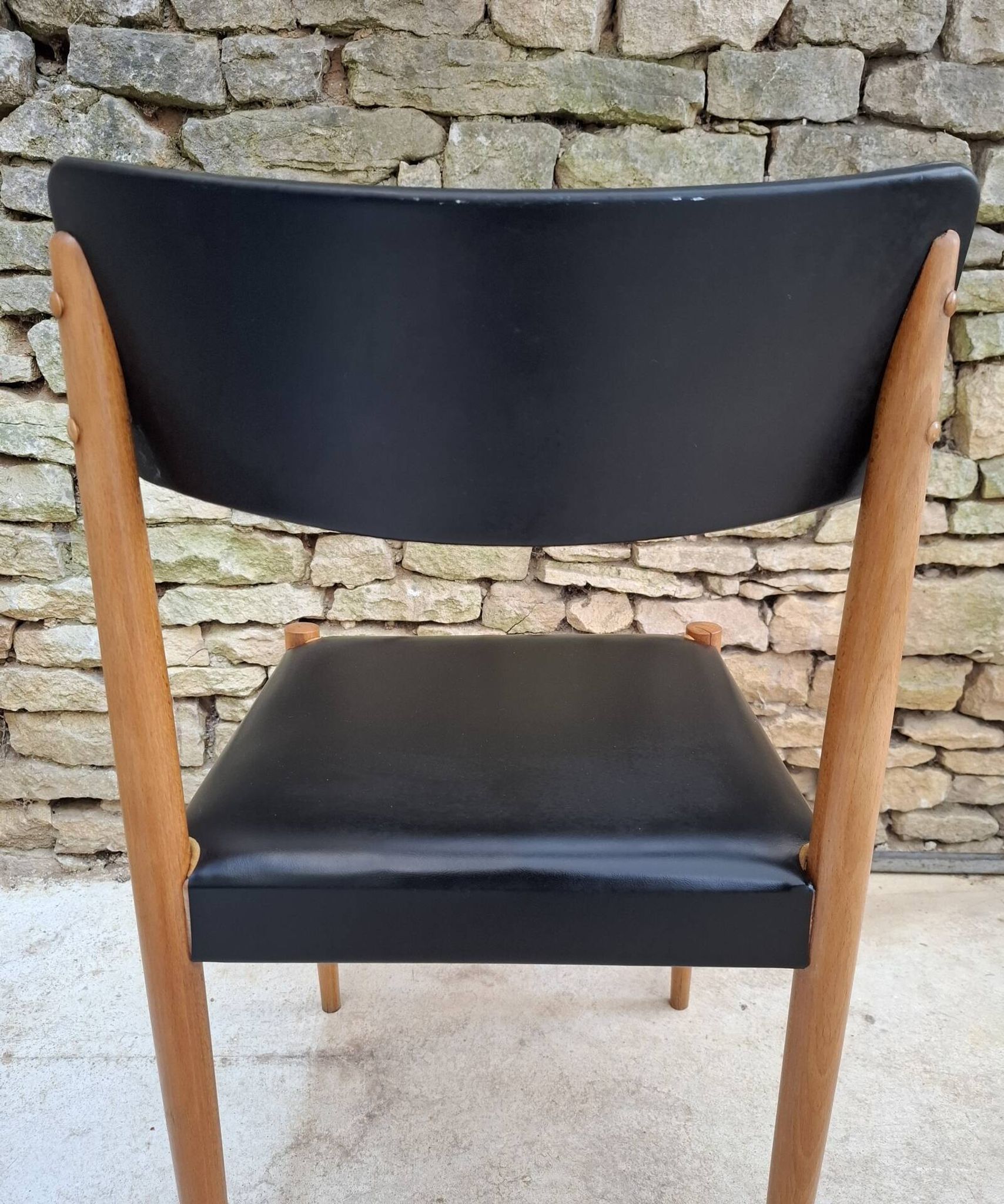 Scandinavian chair in beech and faux leather