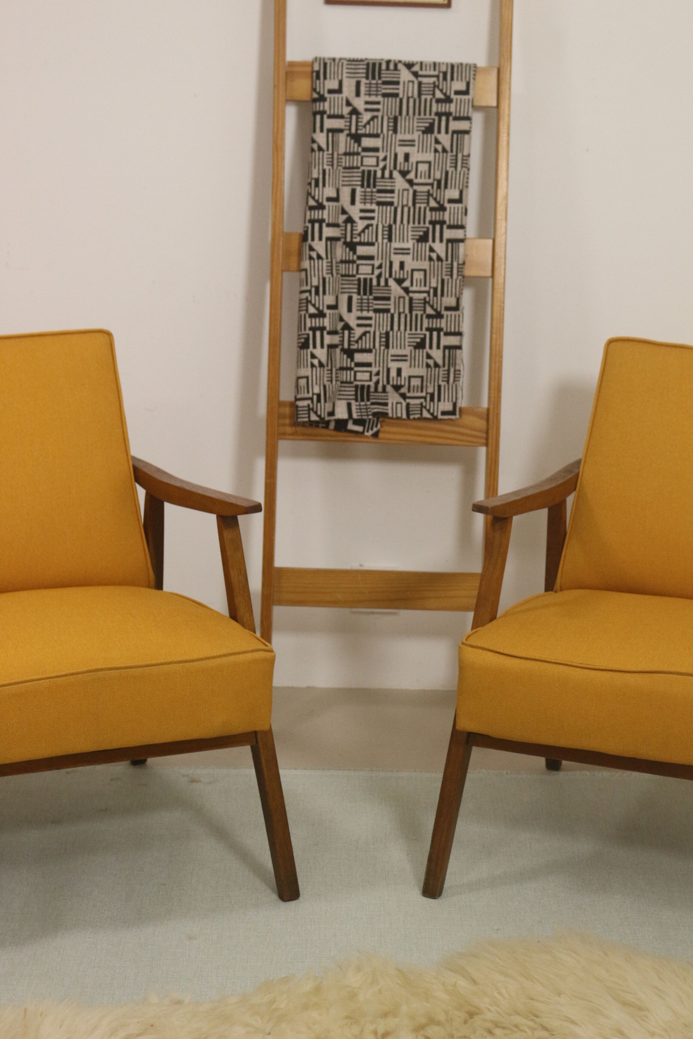 Pair of Scandinavian armchairs 1960 curved armrests. Ref Mimosa