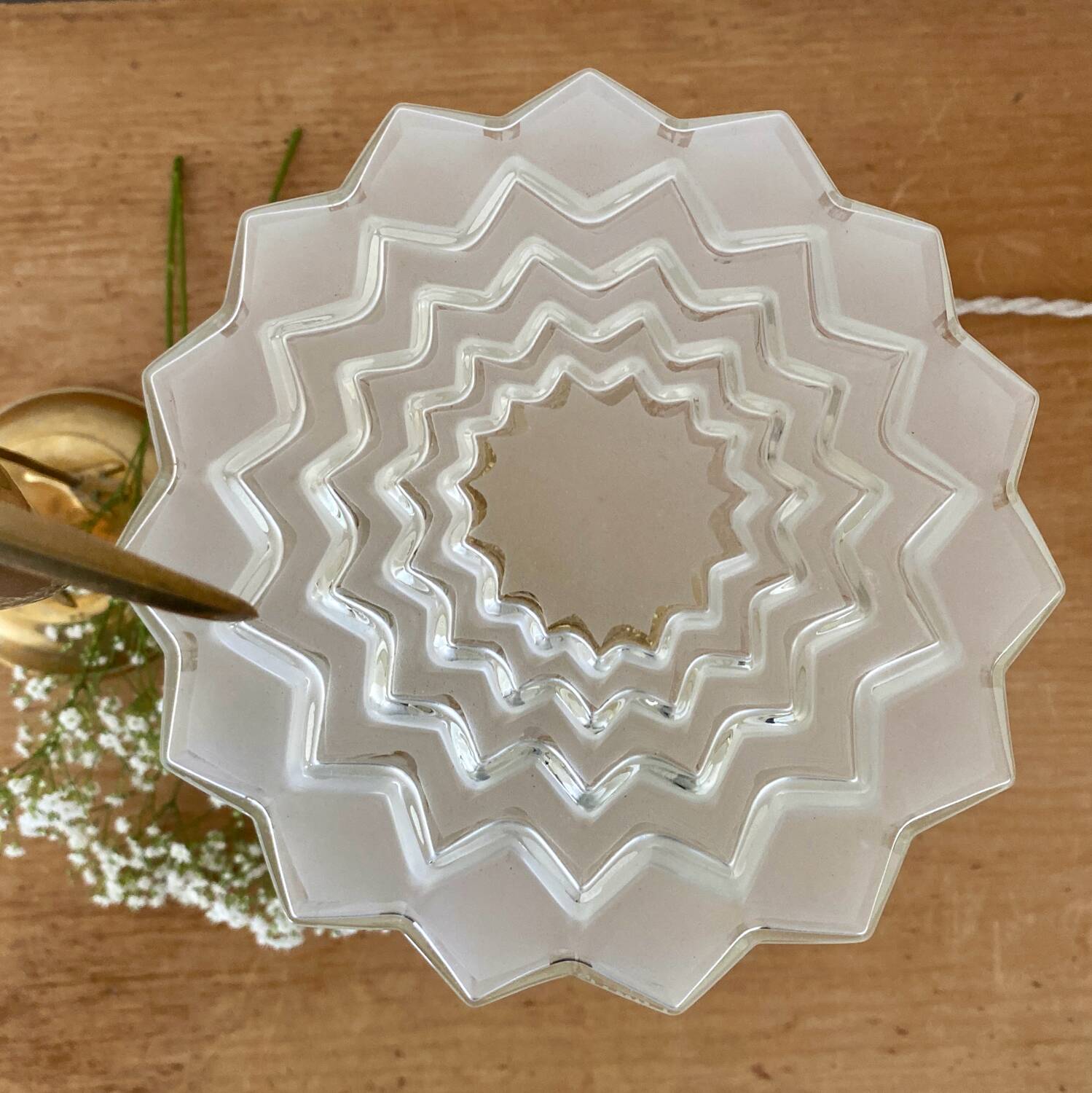 Vintage art deco globe table lamp in frosted glass