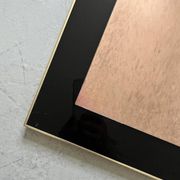 Grand miroir laiton et glace rose circa 1970