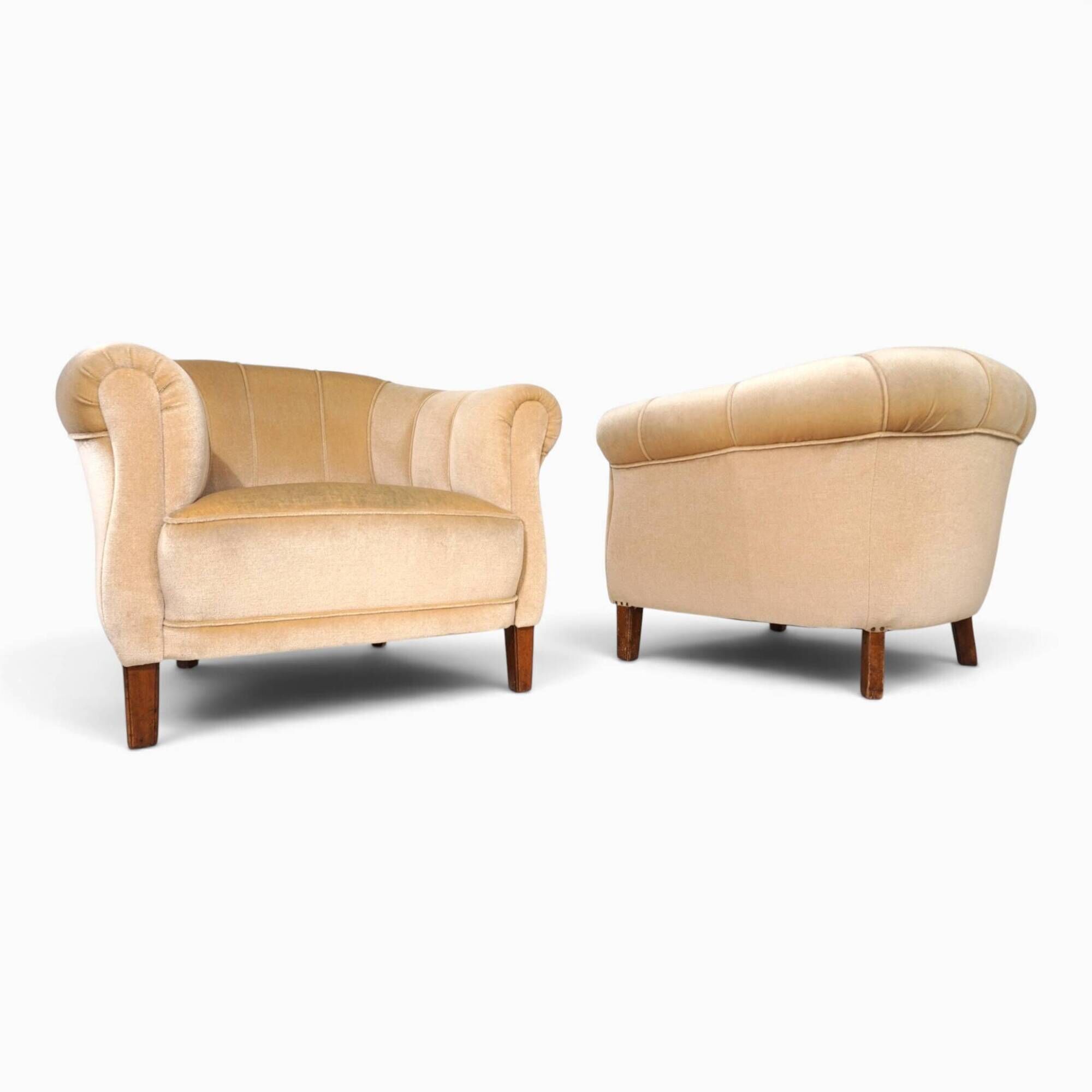 Pair of Art Deco club armchairs in champagne mohair, 1930.