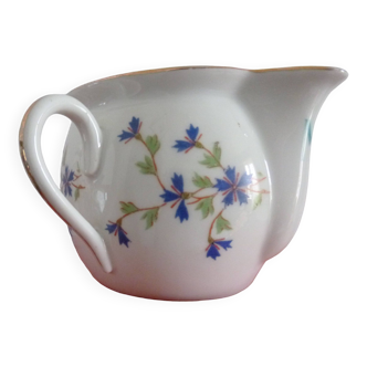 Porcelain “lean-fat” gravy boat