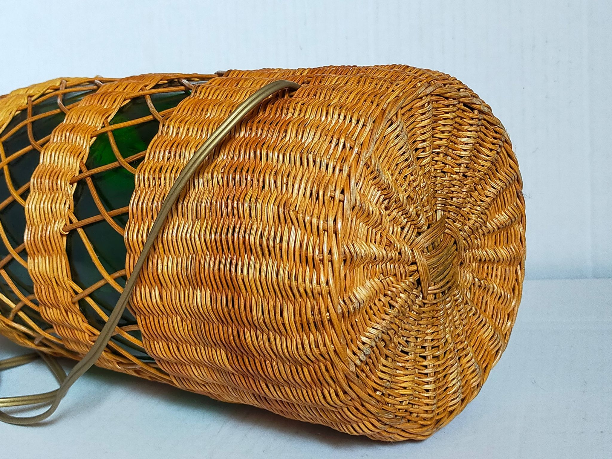Pied de lampe bouteille XL habillée de rotin années 50