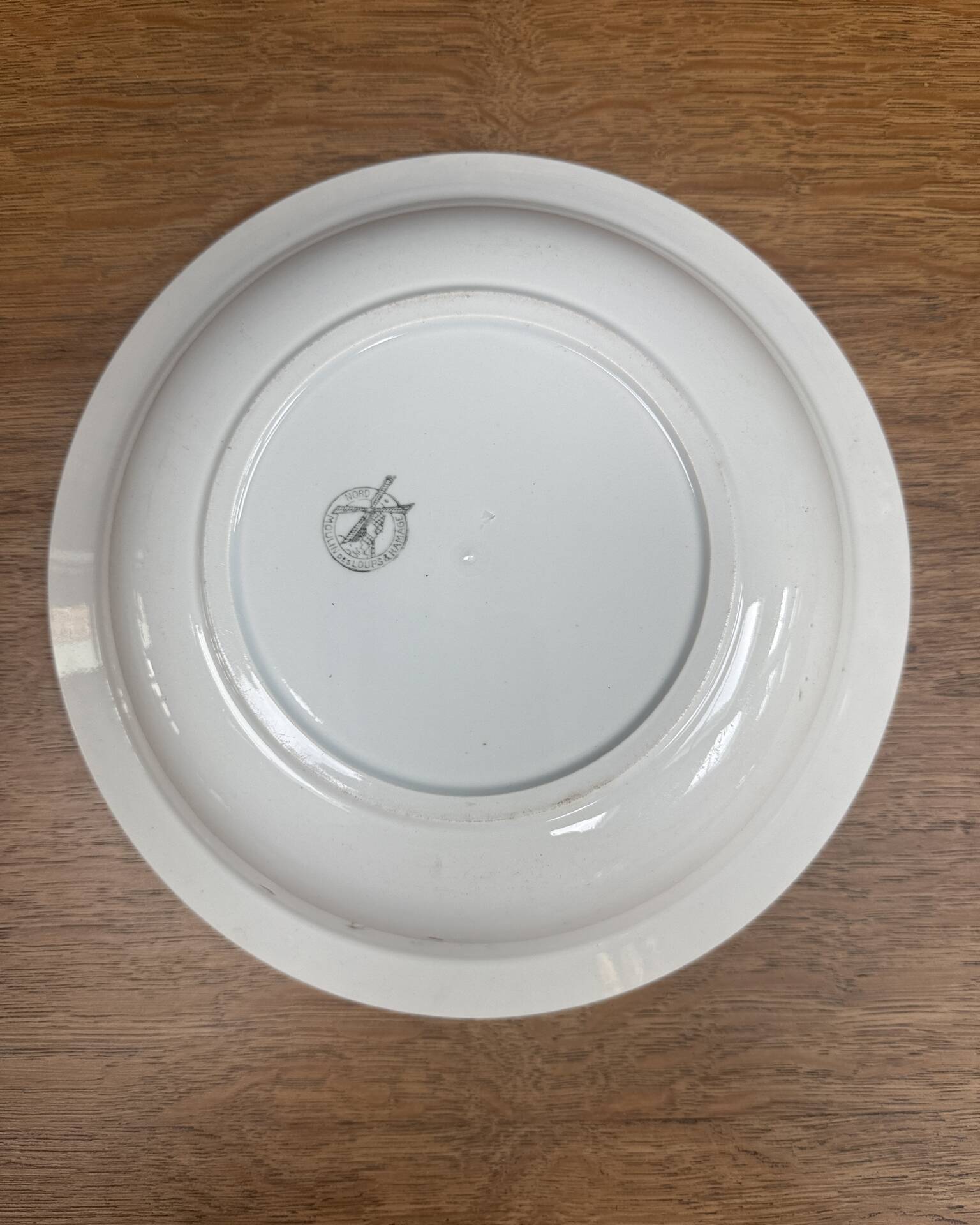 Shallow round plate Moulin des Loups, Granit model