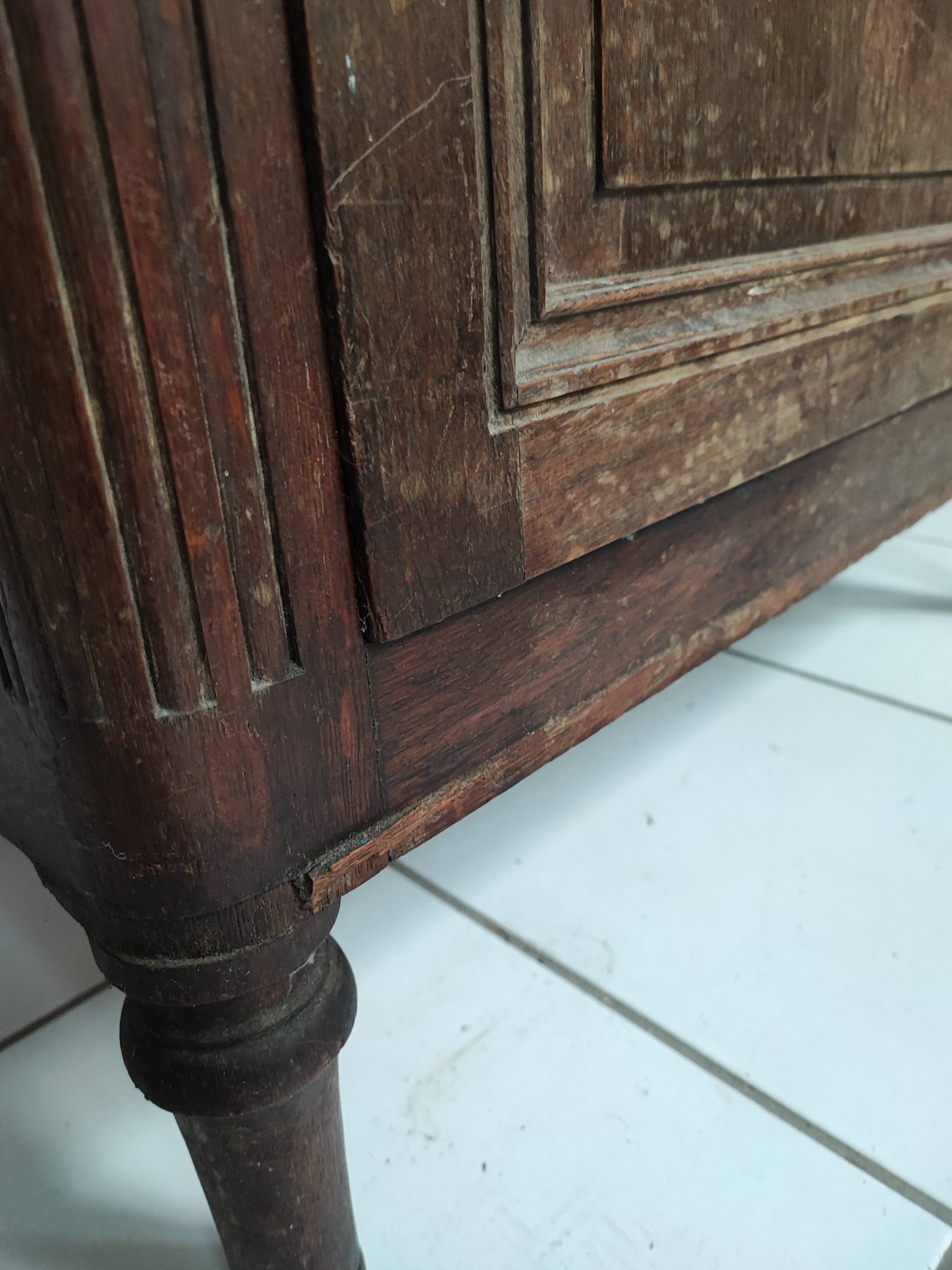 Bonnetière man standing cabinet a door