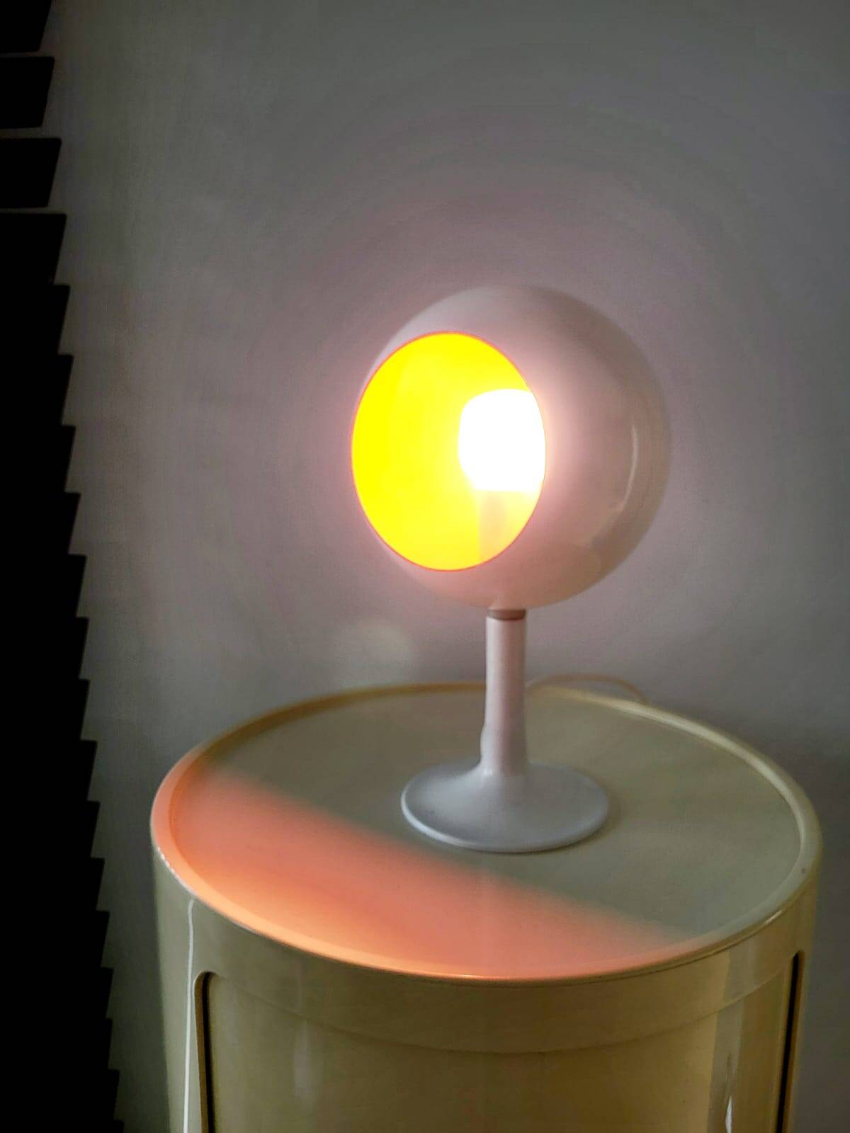 Lampe à table à globe oculaire de l'ère spatiale, Anvia, avec du métal, Jaren 1960