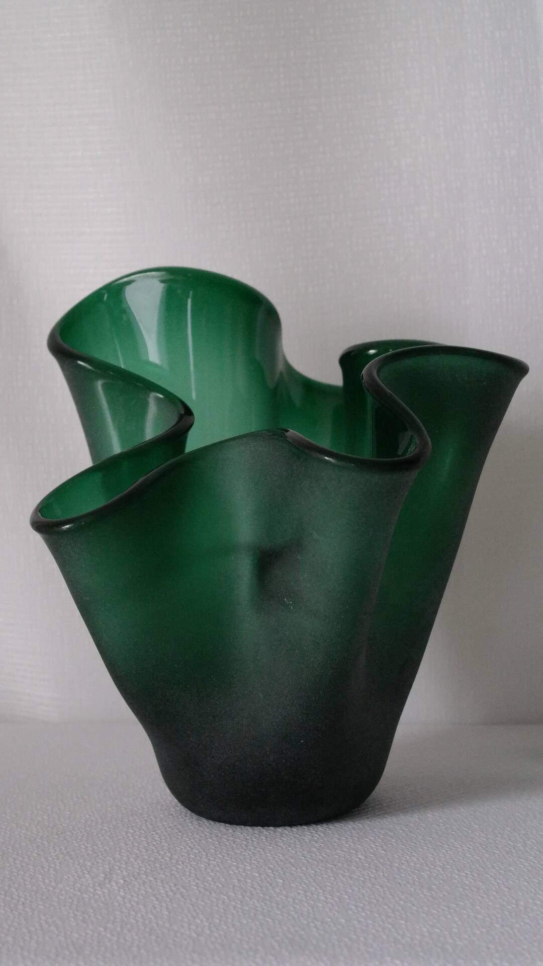 Vintage Italian blown glass handkerchief vase