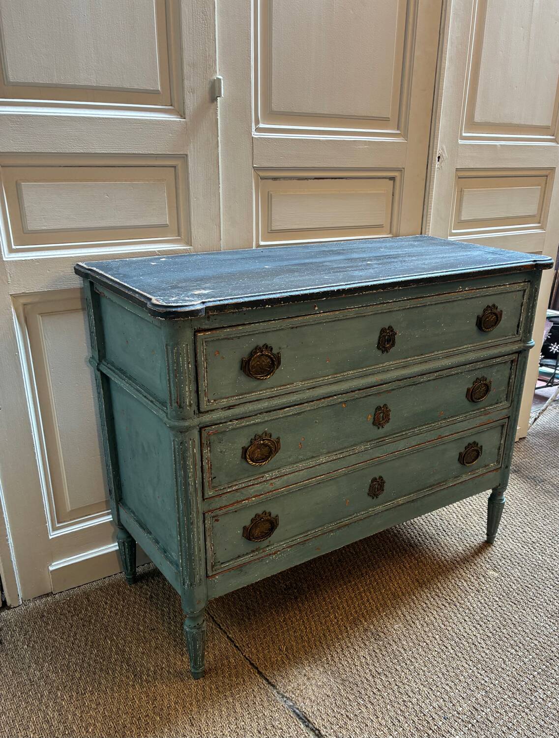 Old blue chest of drawers
