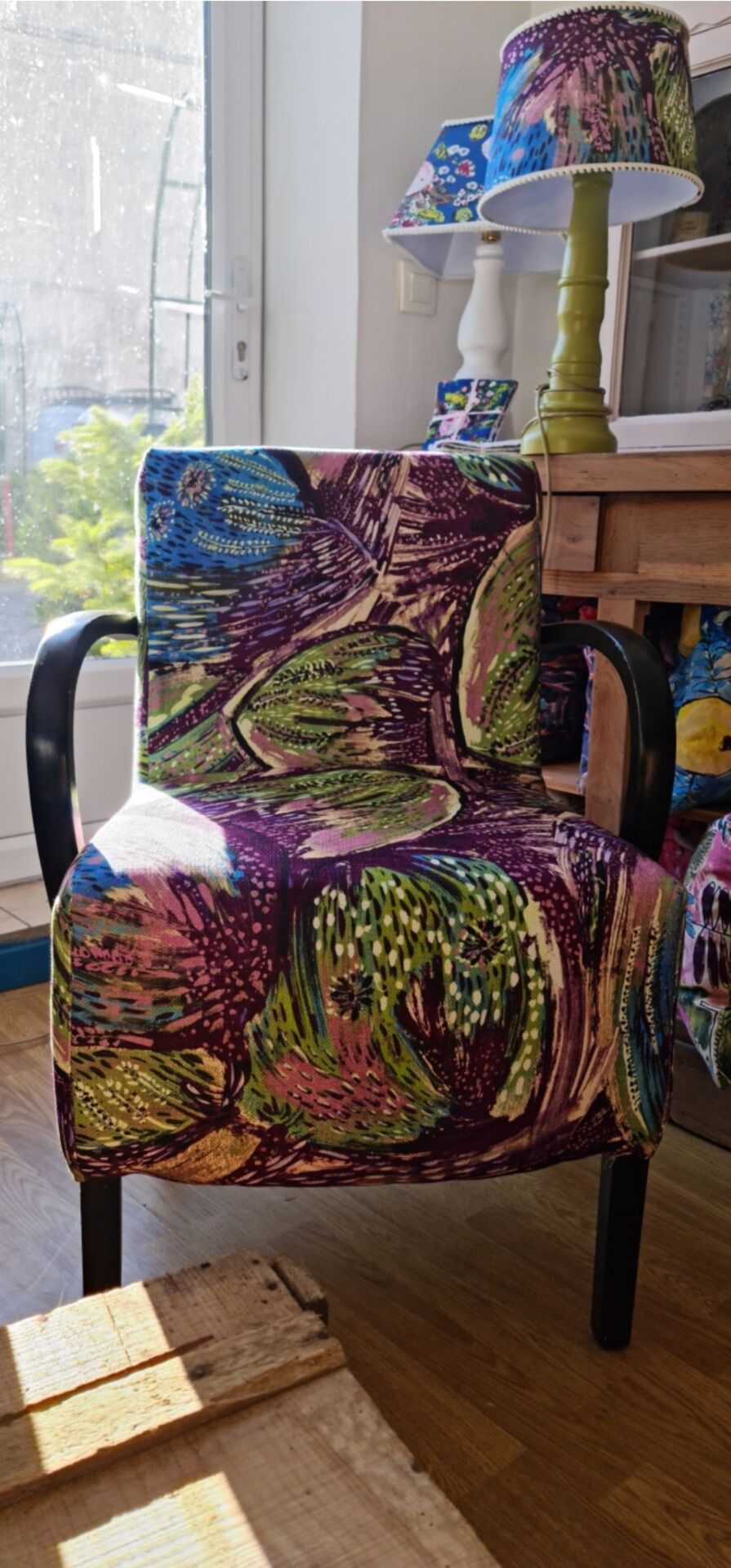 Armchair fabrics Fuego Figs Ld armrests black wood