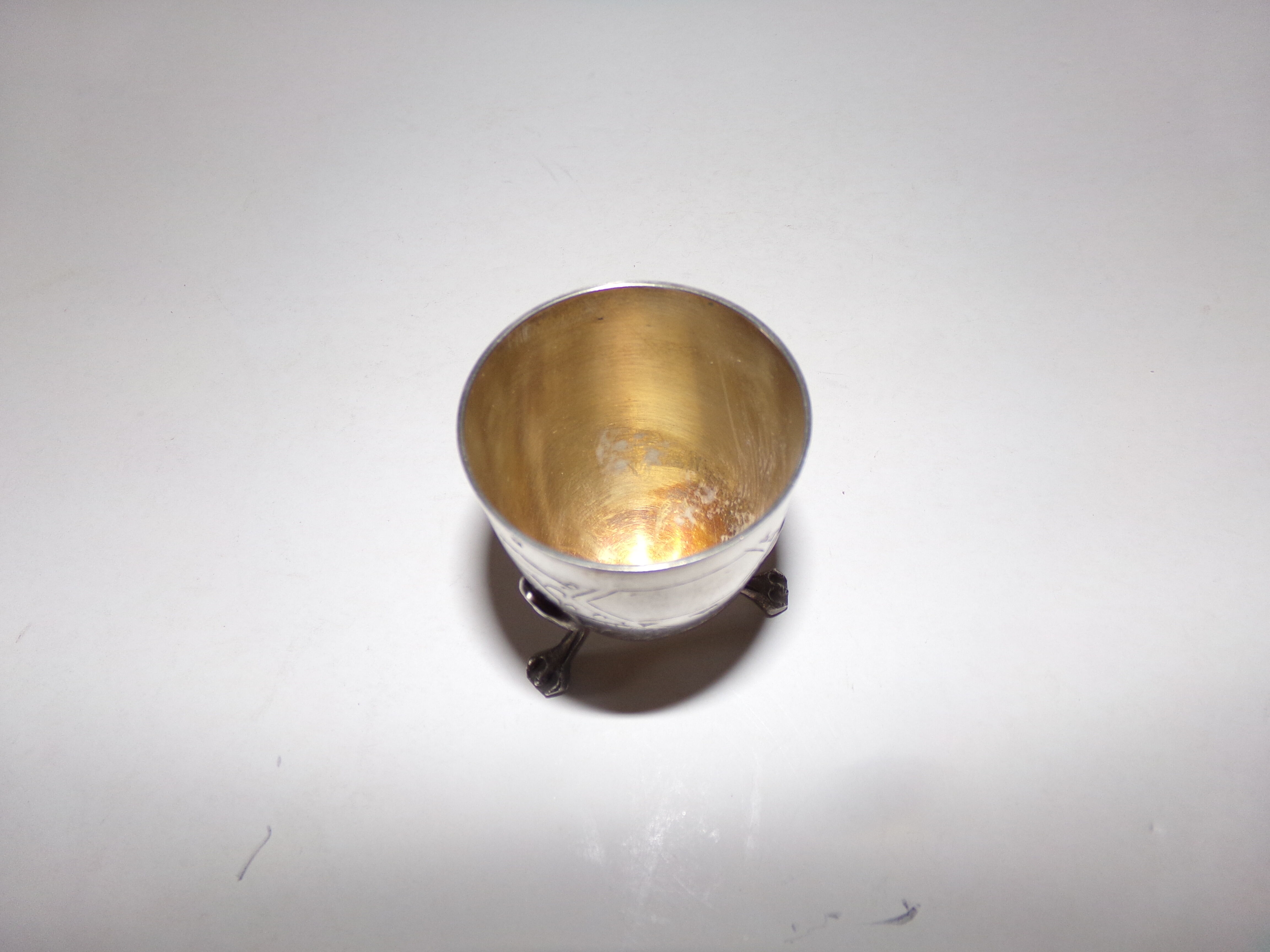Egg cup to 3 feet