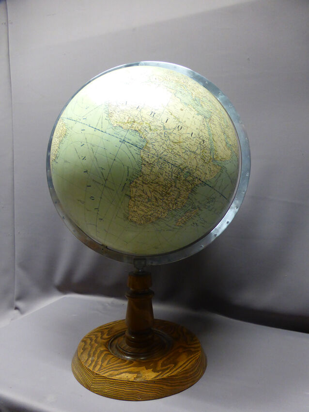 Terrestrial globe in the 1930s, Girard Barrère and Thomas