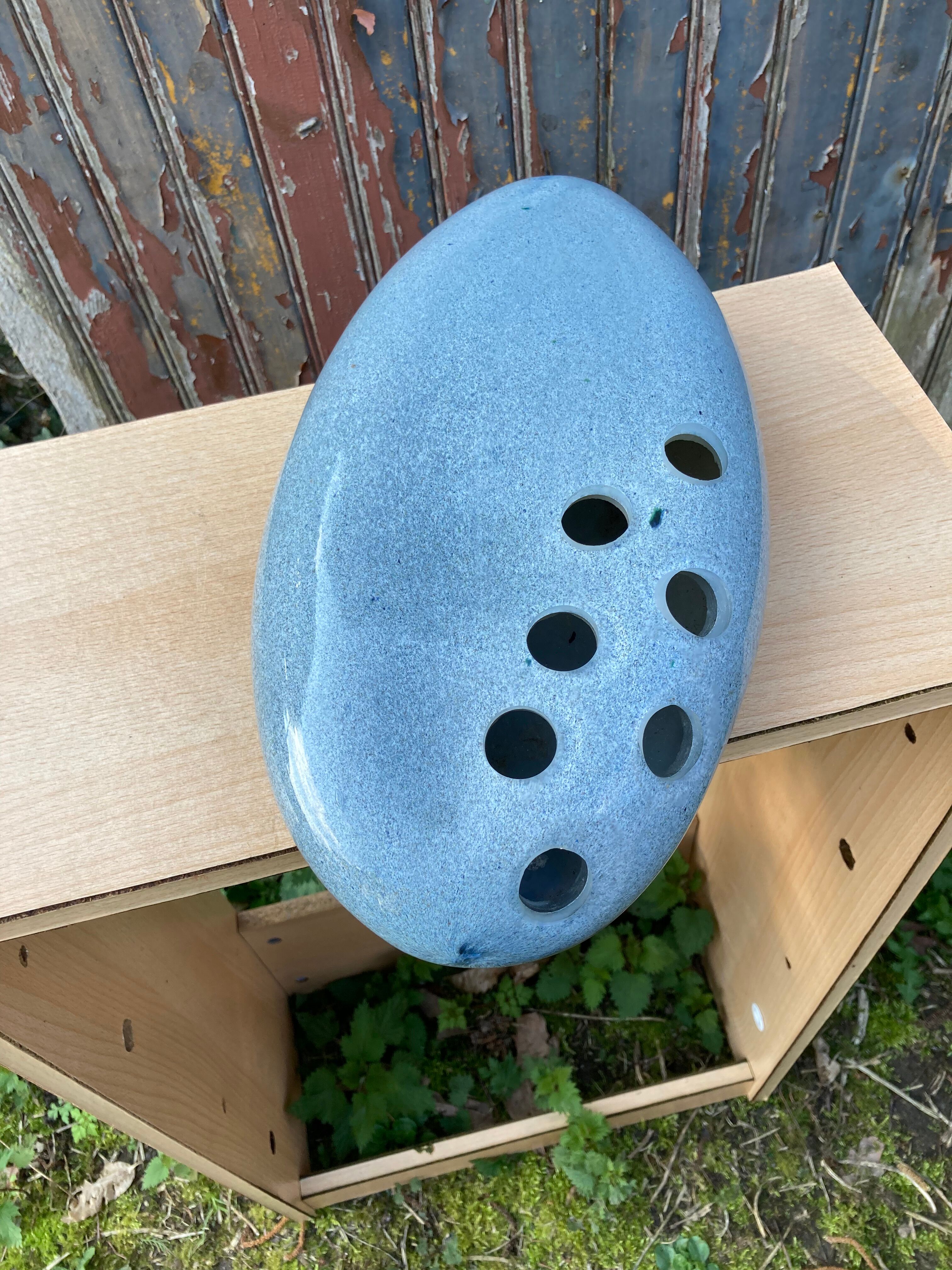 Pique glass flowers, hick double glass paste in the shape of a pebble