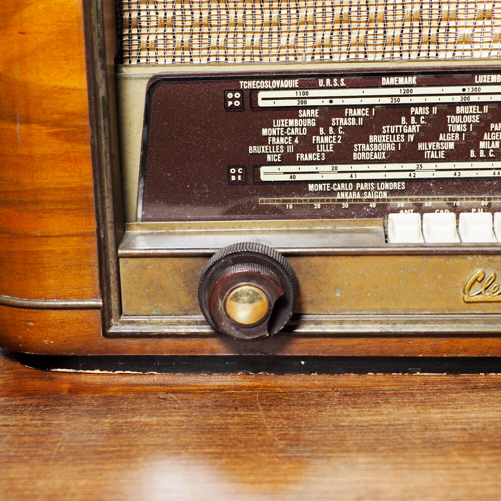 Radio Clement in wood