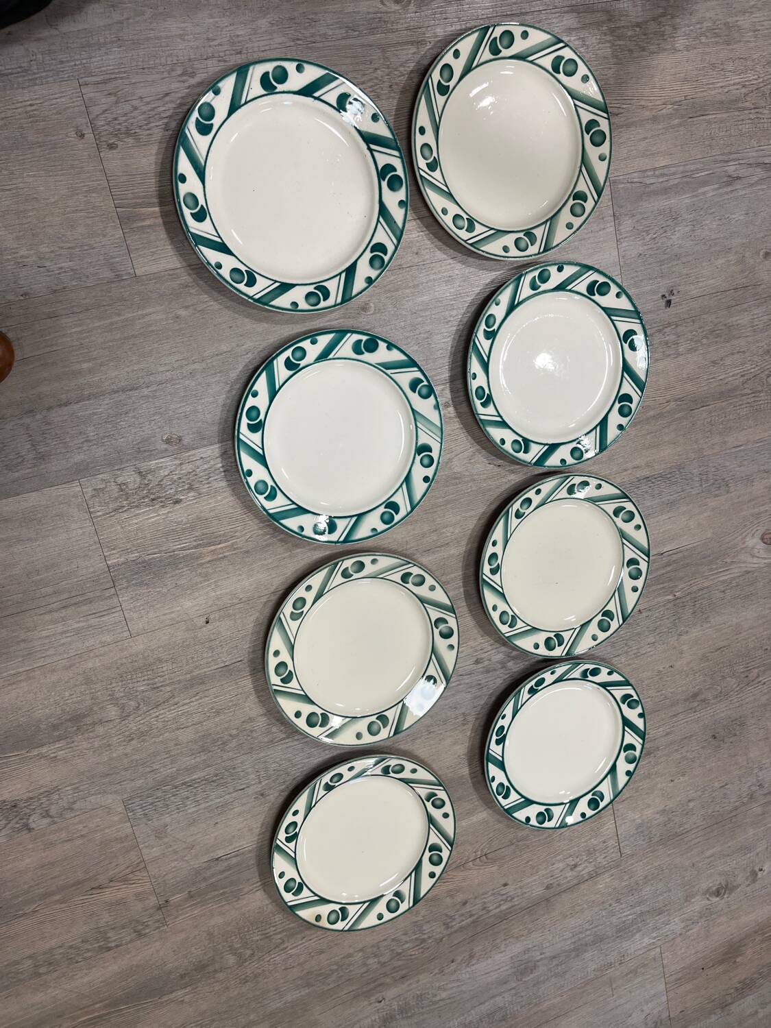Set of 8 plates