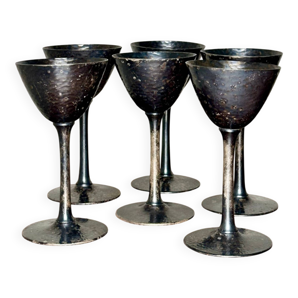 Set de six verres à pied en métal martelé