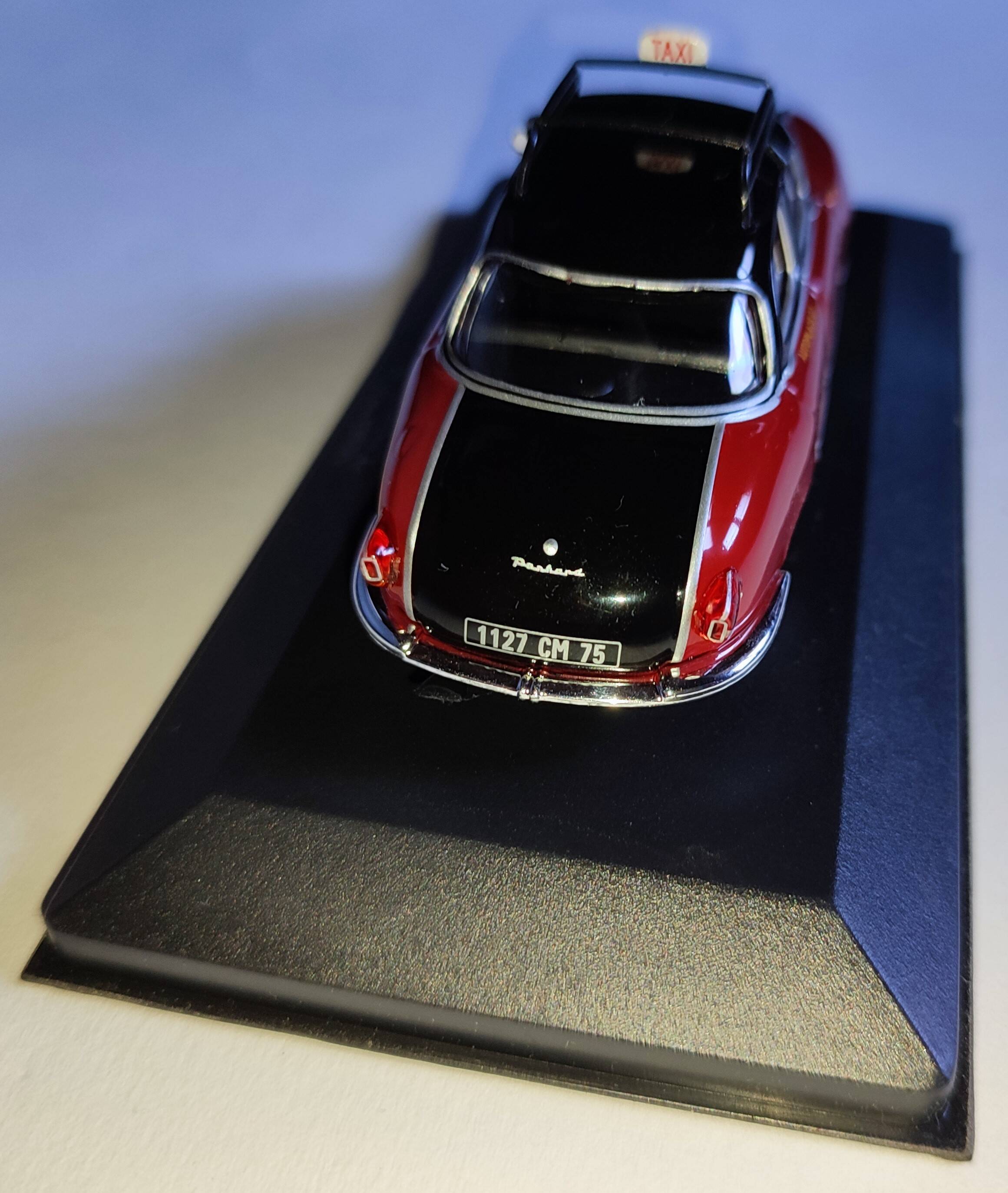 Taxi "Panhard Dina Z" (1953) 1:43 scale