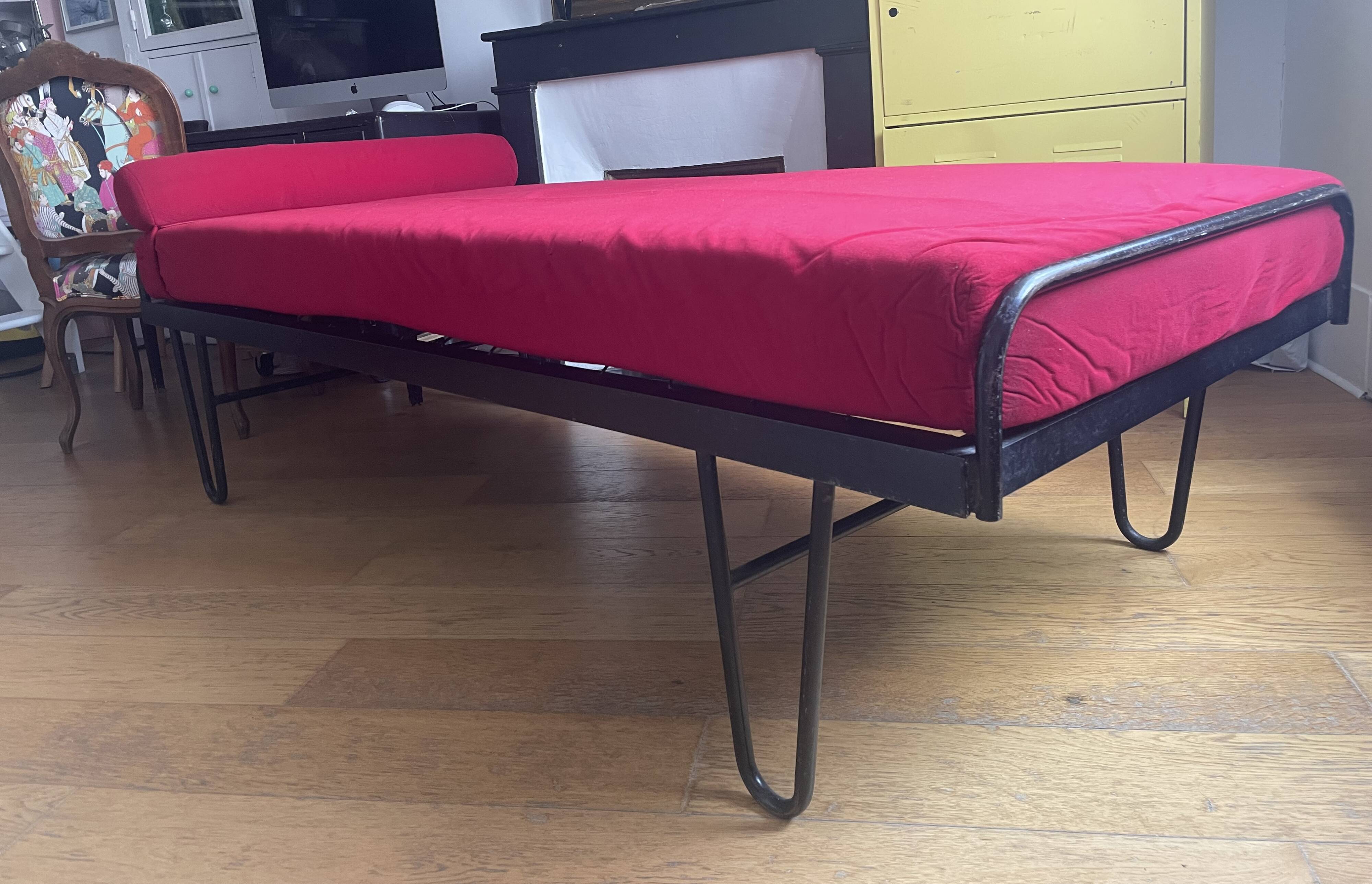Vintage single bed / daybed
