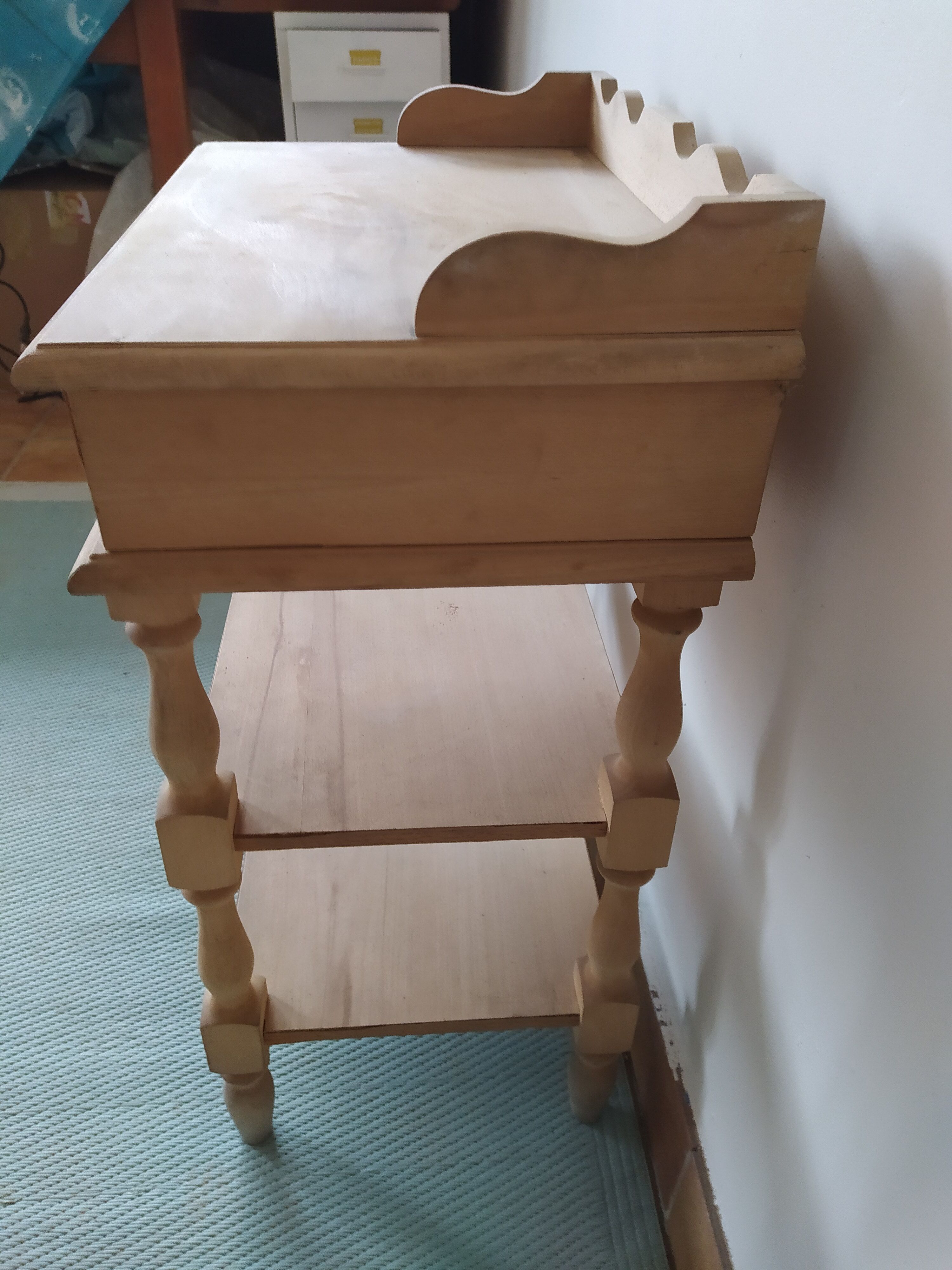 Small shabby bedside-style front furniture