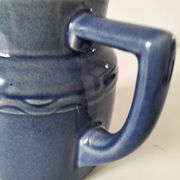 Pichet en grès bleu nuancé avec filtre intégré