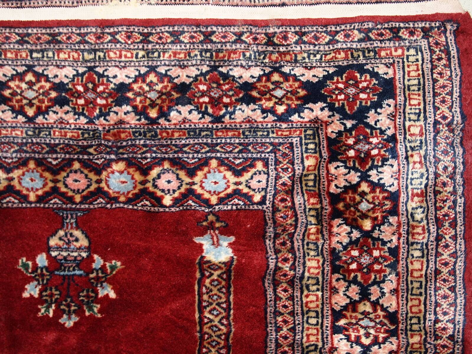 Tapis Vintage Bukhara en Laine, Années 1960, Éclat et Tradition