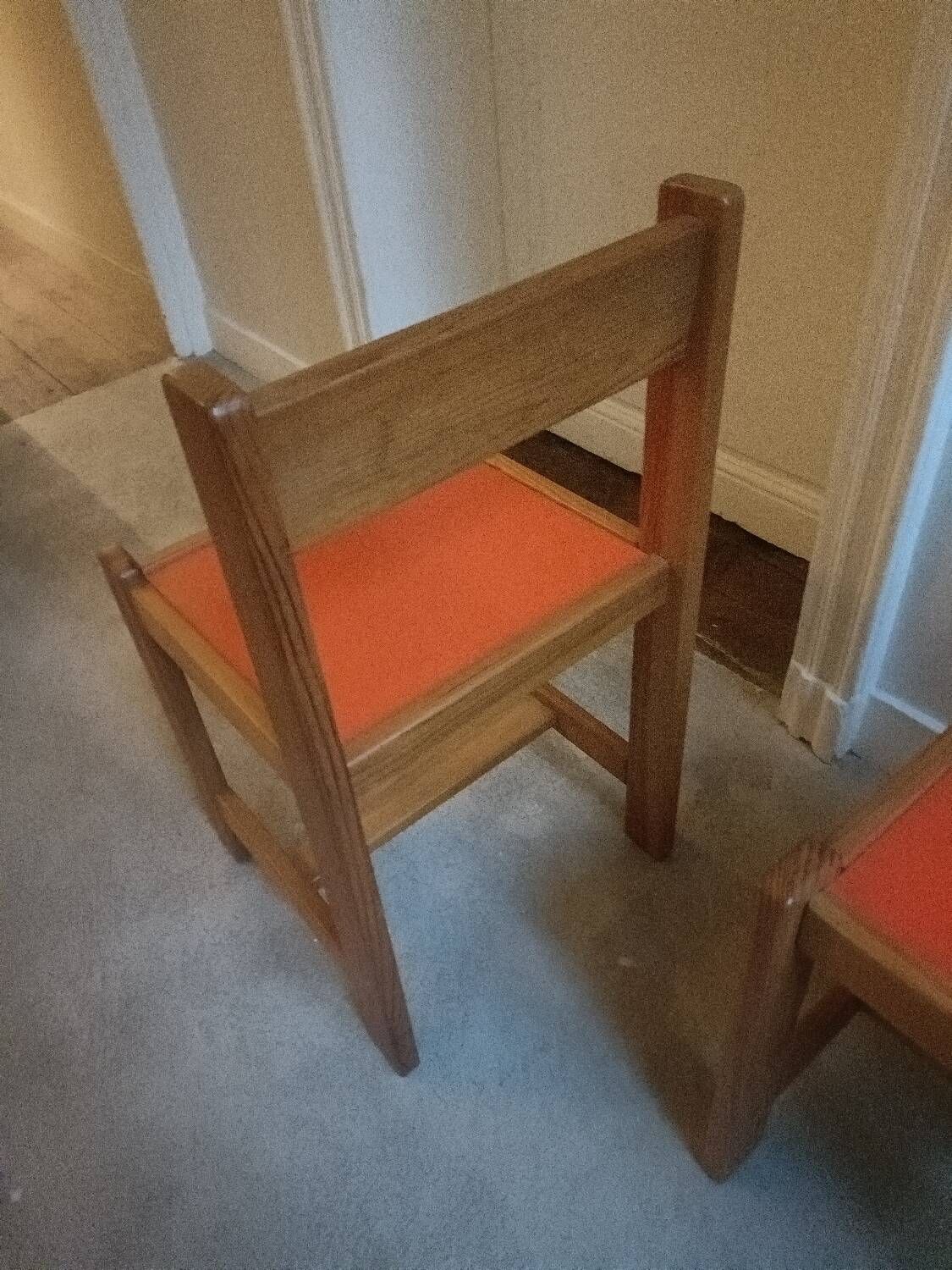 Pair of pop chairs