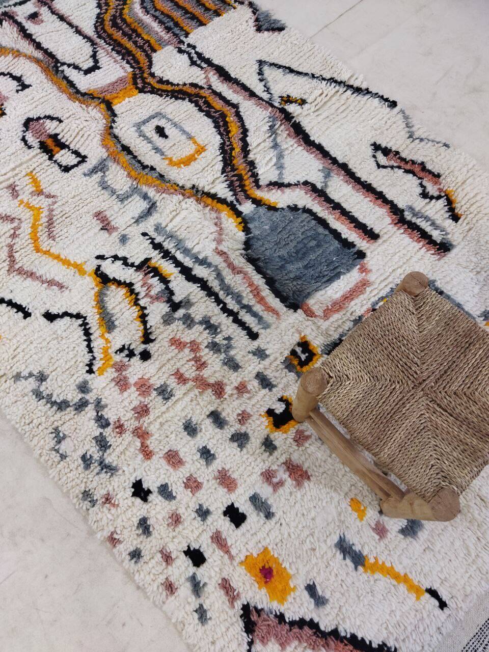Handmade moroccan berber rug 252 x 138 cm