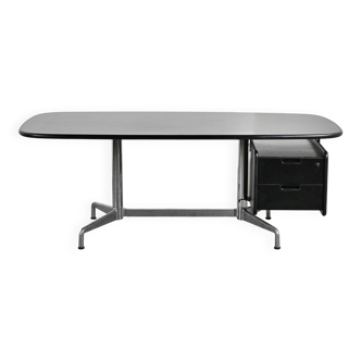 Black desk by Giancarlo Piretti for Castelli, Italy, circa 1970.