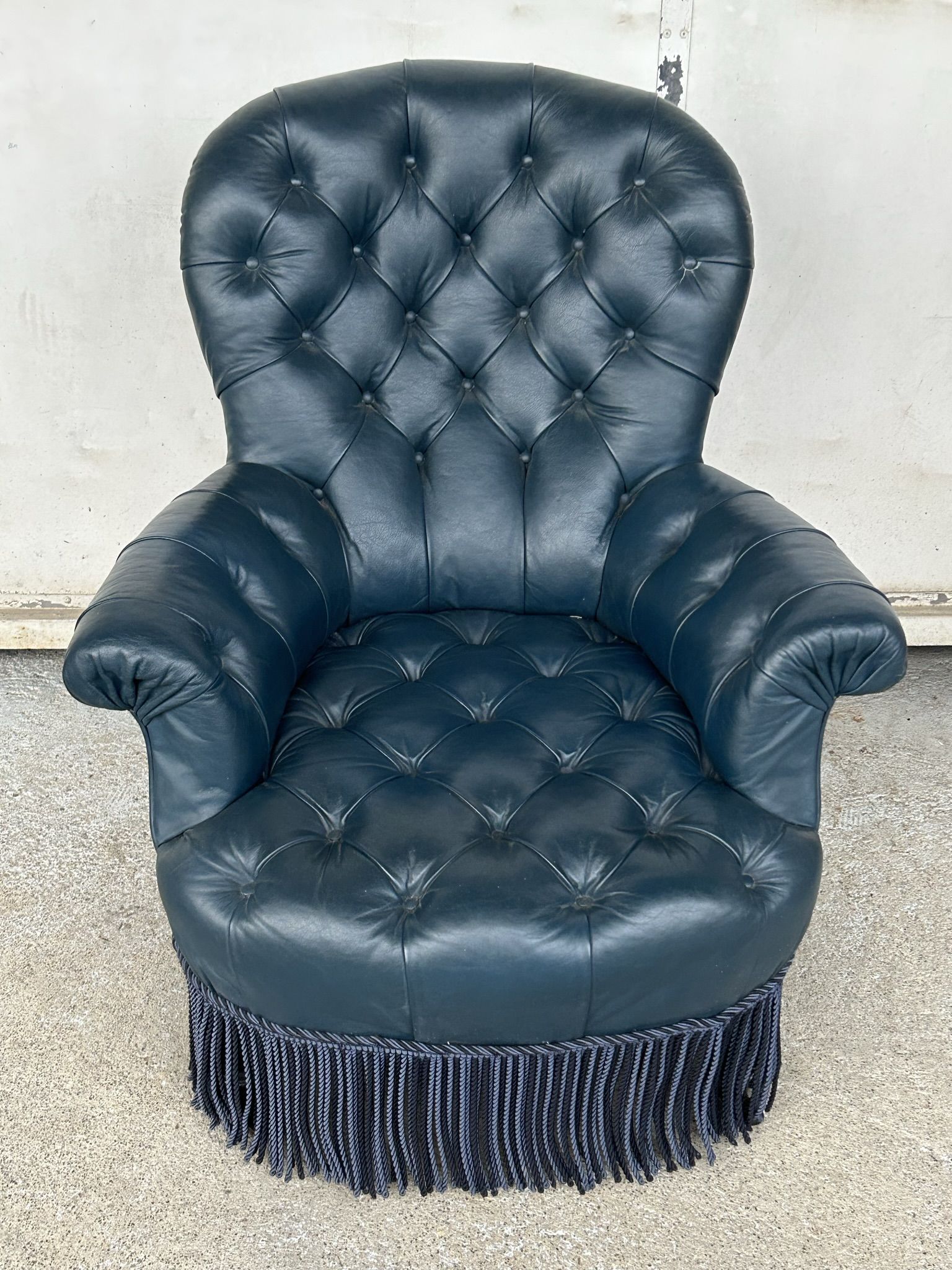 Armchair Napoleon III leather Chesterfield way, late nineteenth