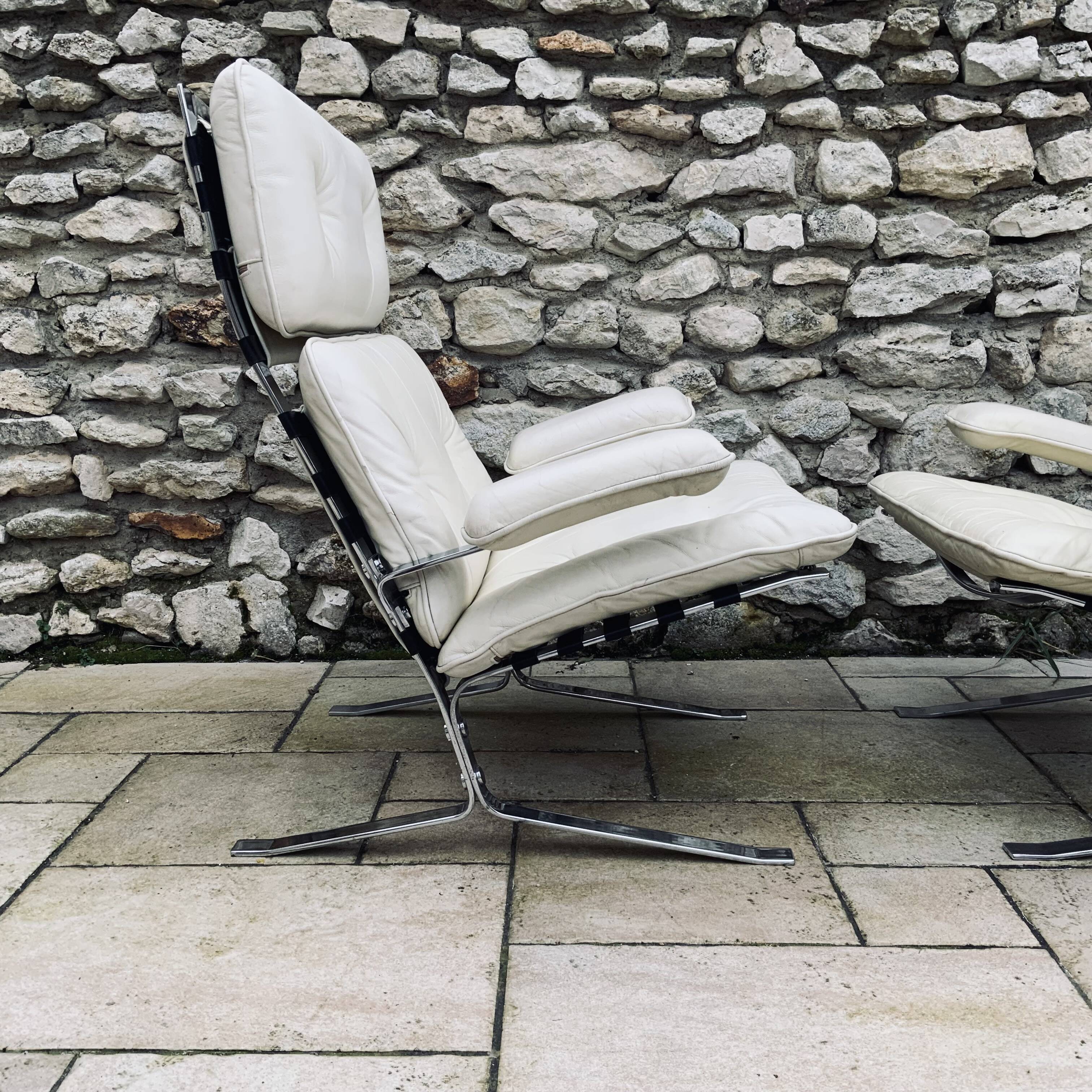 Pair of Armchairs and Ottoman, "Joker" Model, Large Leather Model