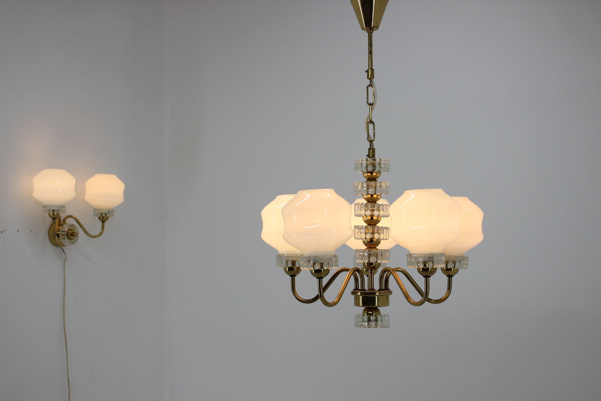 Set of chandelier and wall lamp, 1970´s.