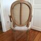 Paire de fauteuils à médaillon époque Louis XVI