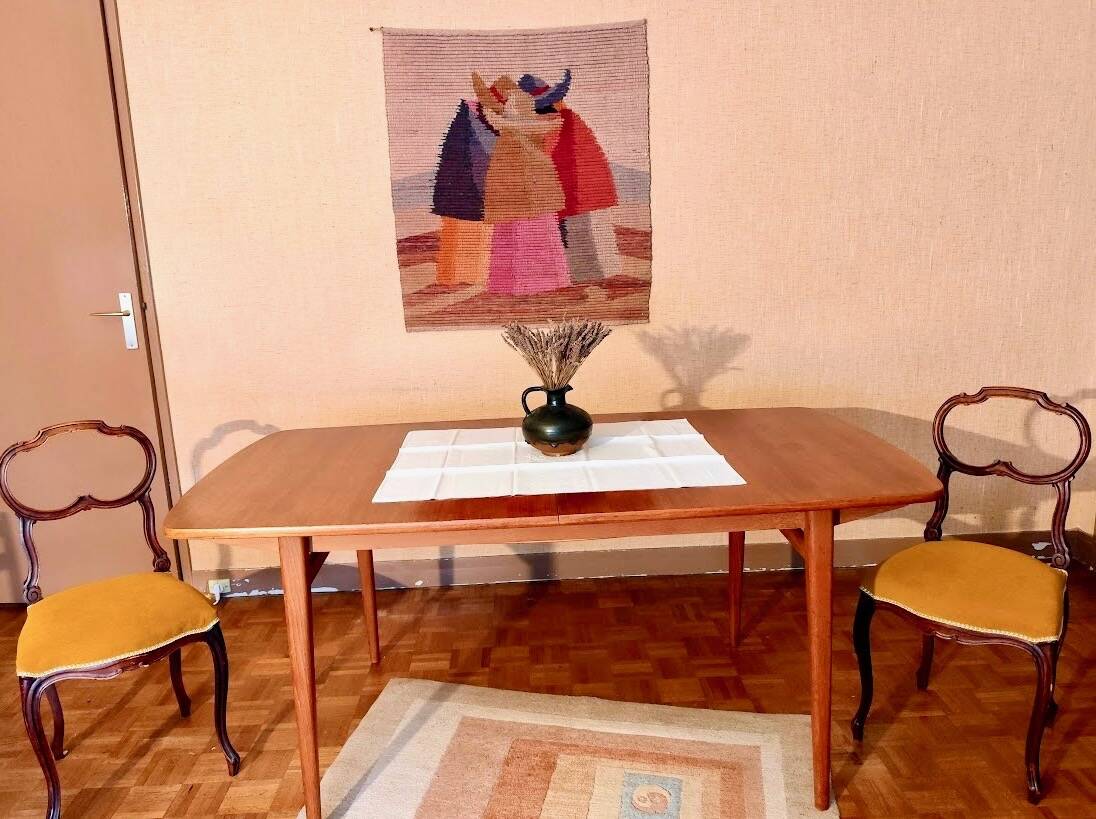 Dining table from the 65/66 period in solid teak.