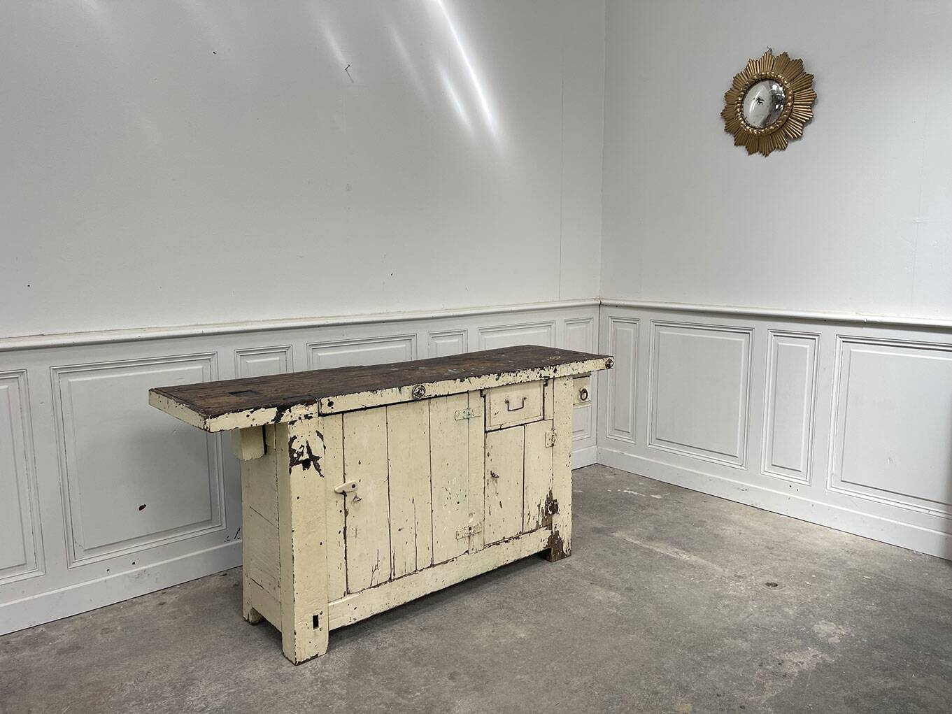 Small 1900 workbench with beautiful light patina