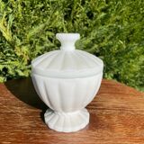 White opaline bonbonnière