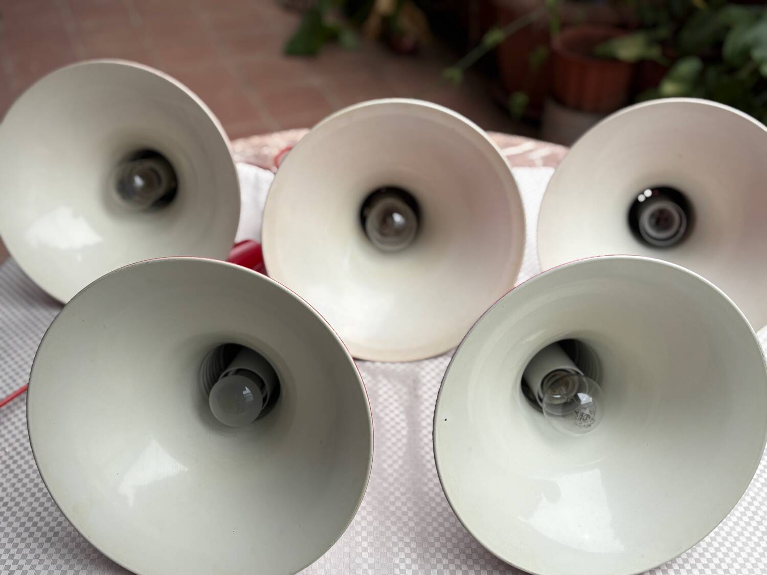 Ensemble de 5 suspensions vintage "formas" (espagne) – acier laqué rouge – état