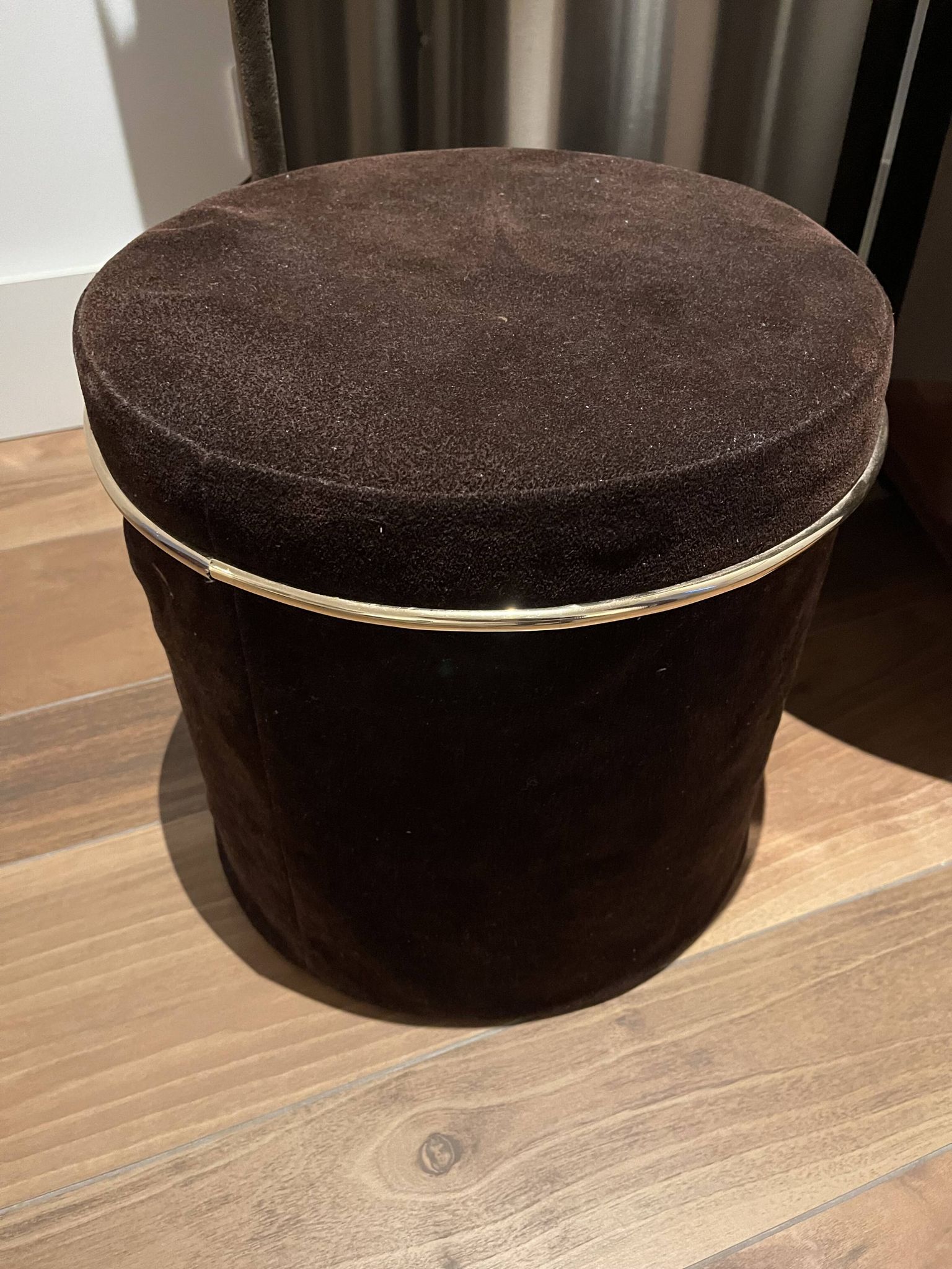 Vintage hairdresser in brown and gold velvet