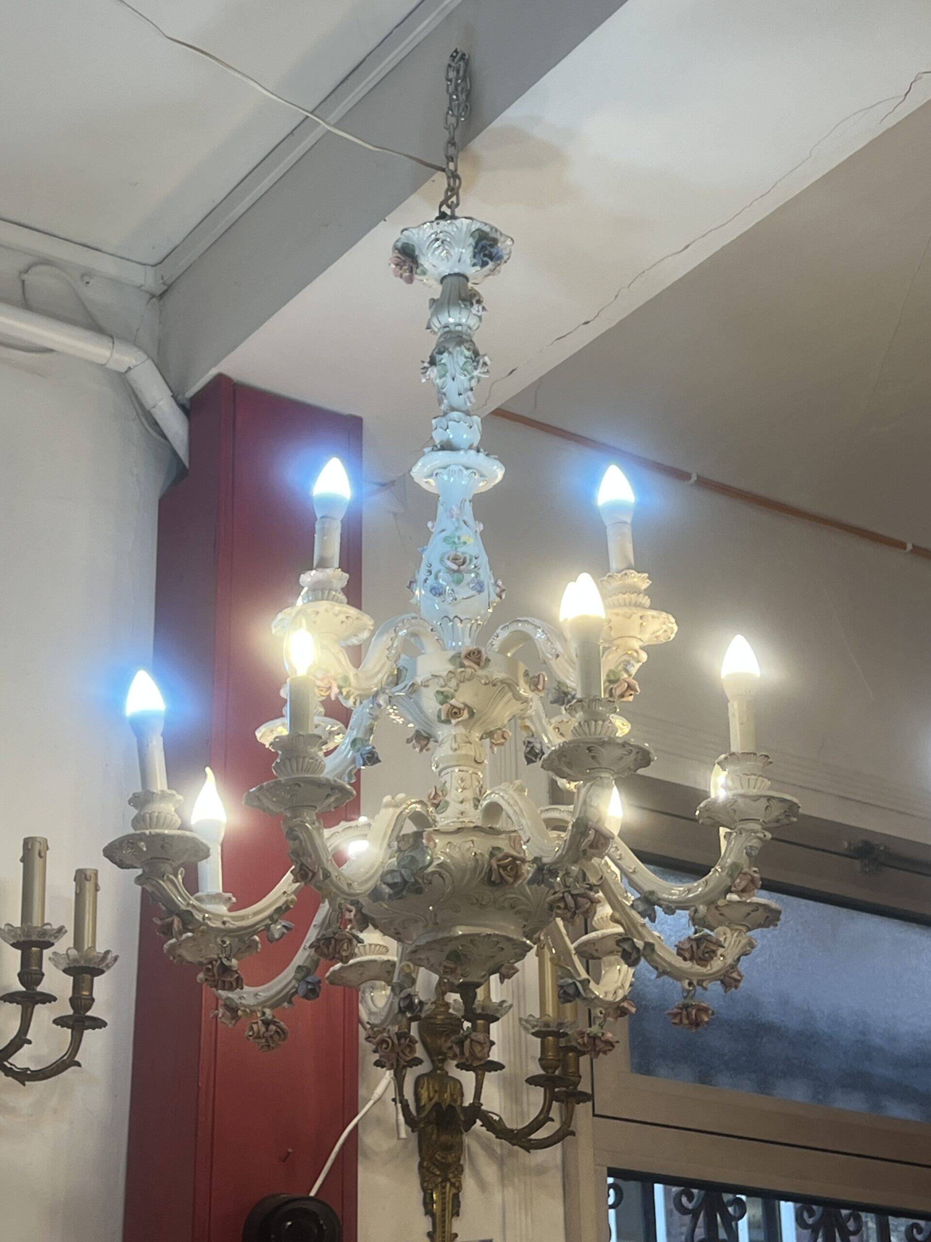 Large 19th century chandelier in Italian Capodimonte porcelain, floral decoration