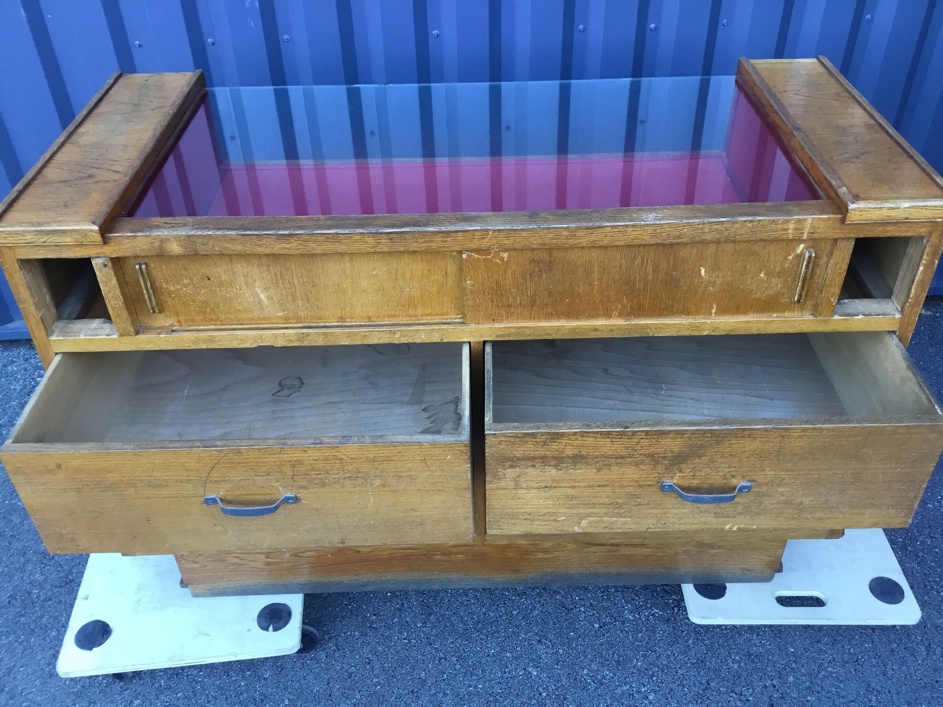 Store window counter