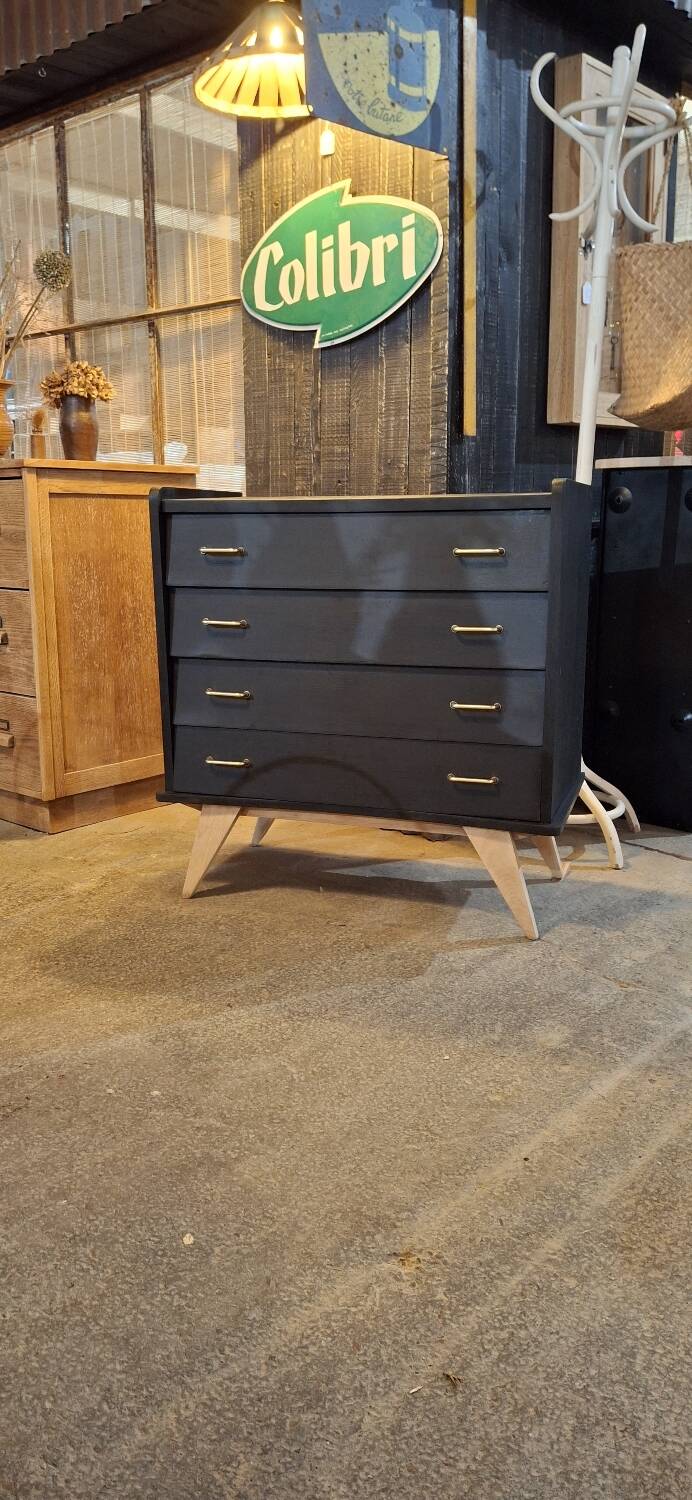 Vintage chest of drawers