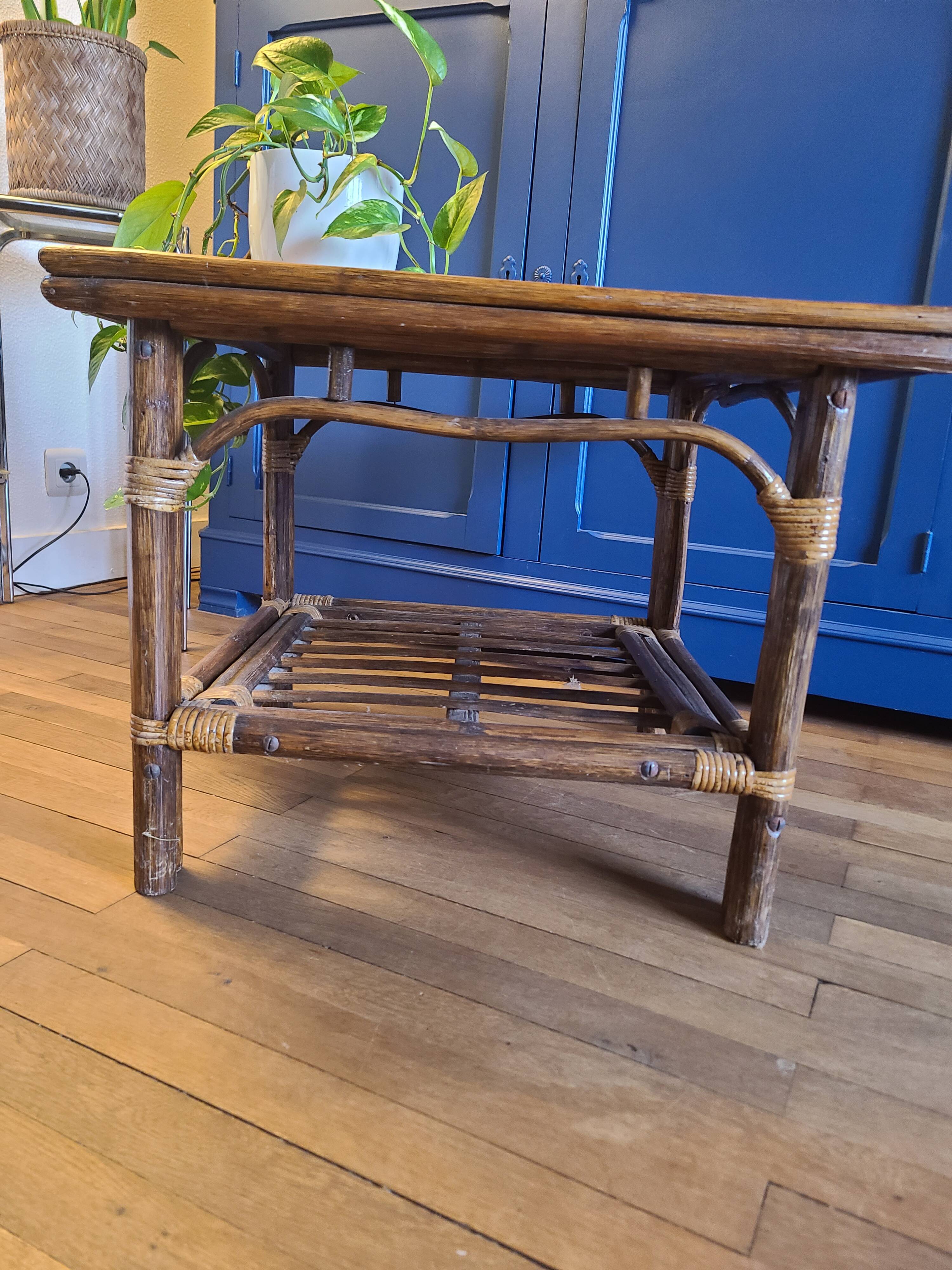 Table basse vintage 70 rotin
